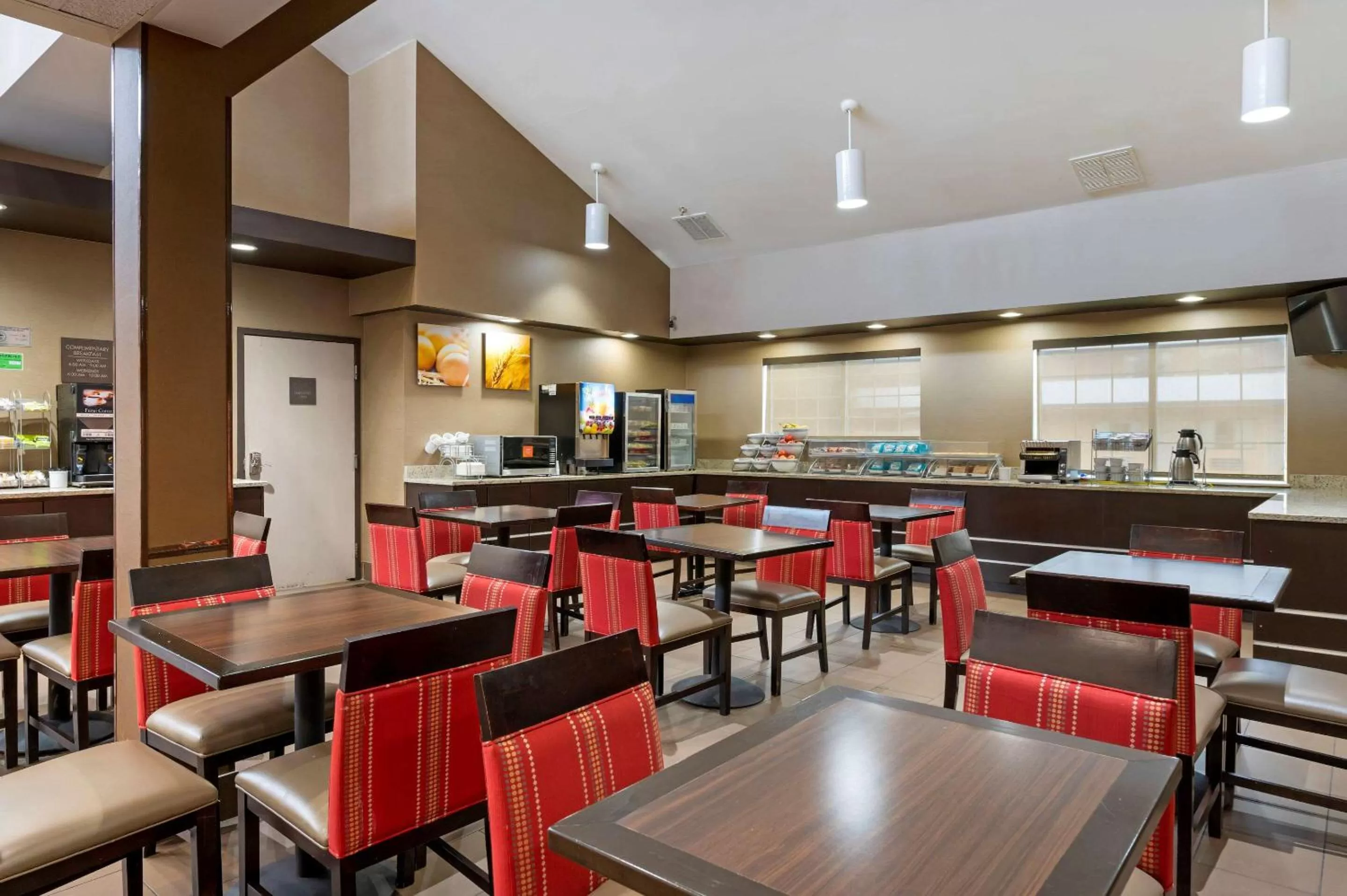 Restaurant/places to eat in Comfort Suites Columbus Expo Center