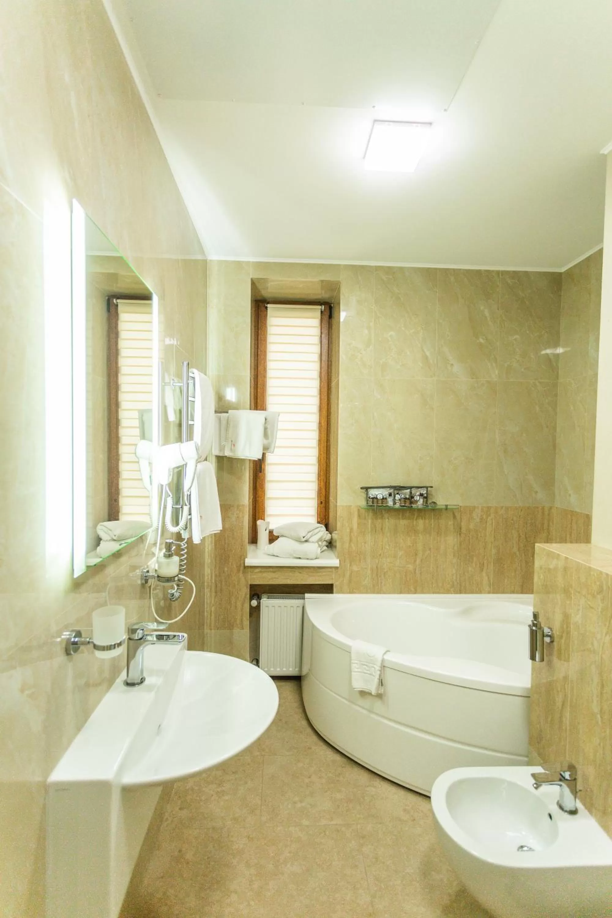 Shower in Hotel "Mandarin Clubhouse"