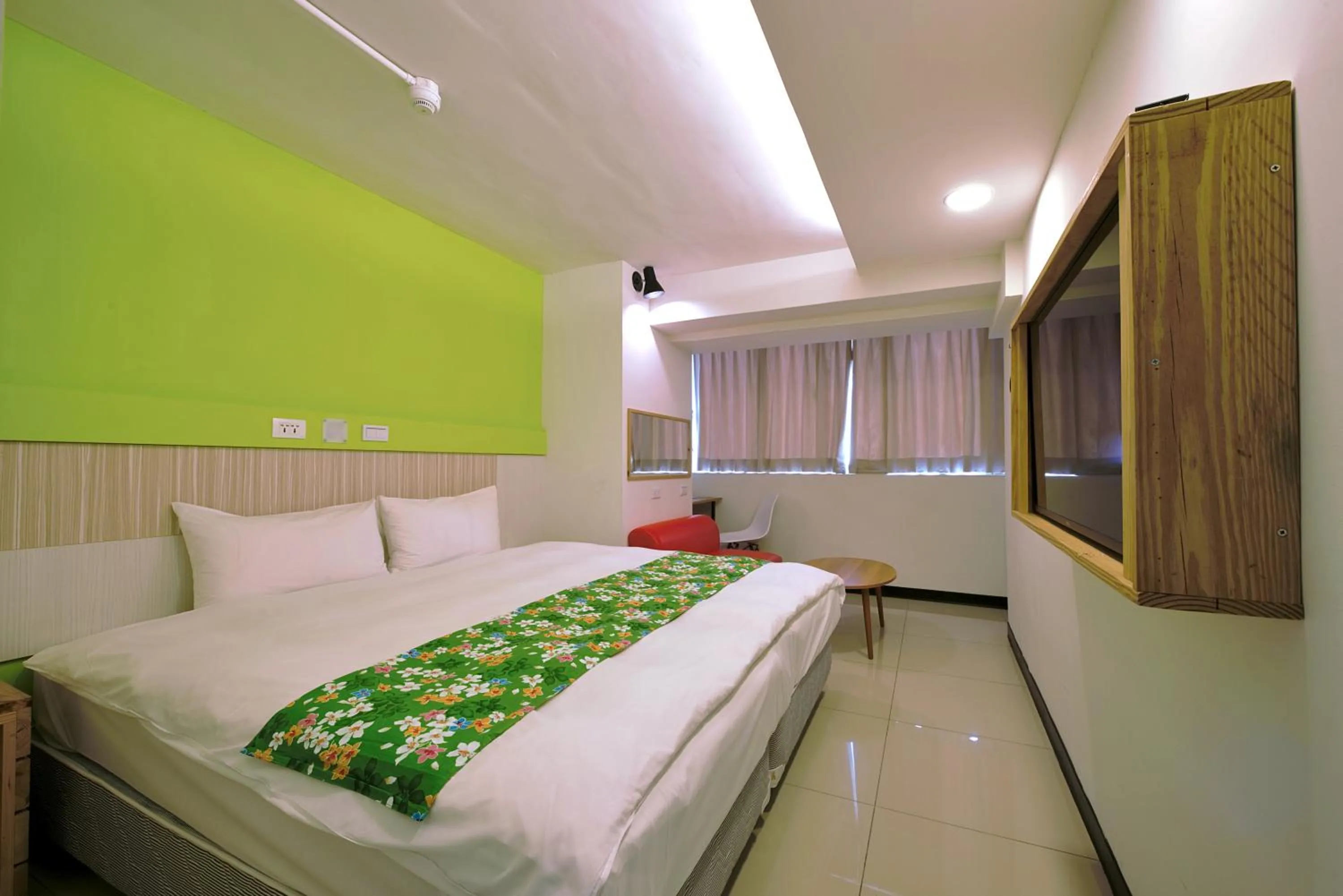 Bed in Good Night Hotel