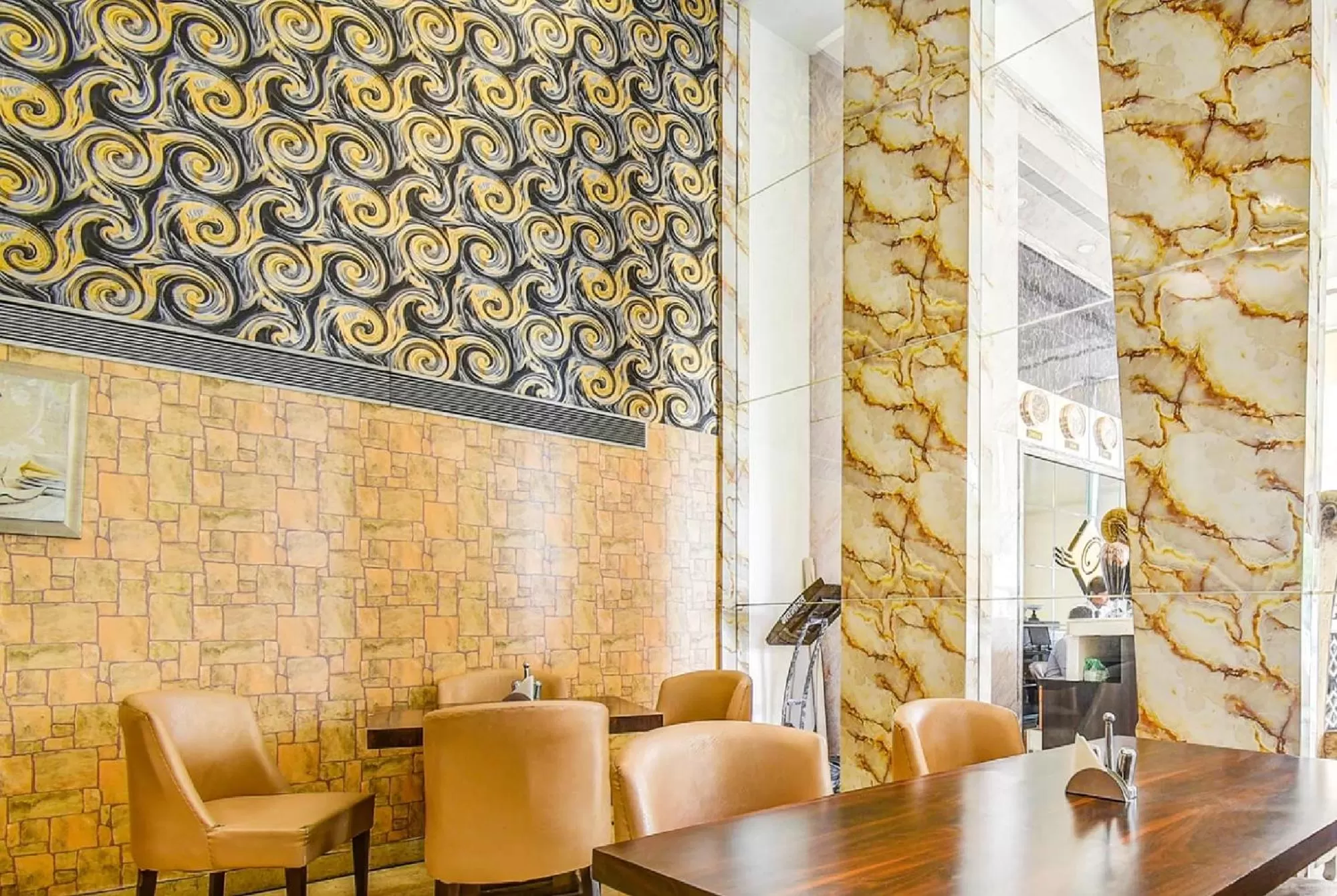 Dining area, Bathroom in The Hotel Orient Taibah