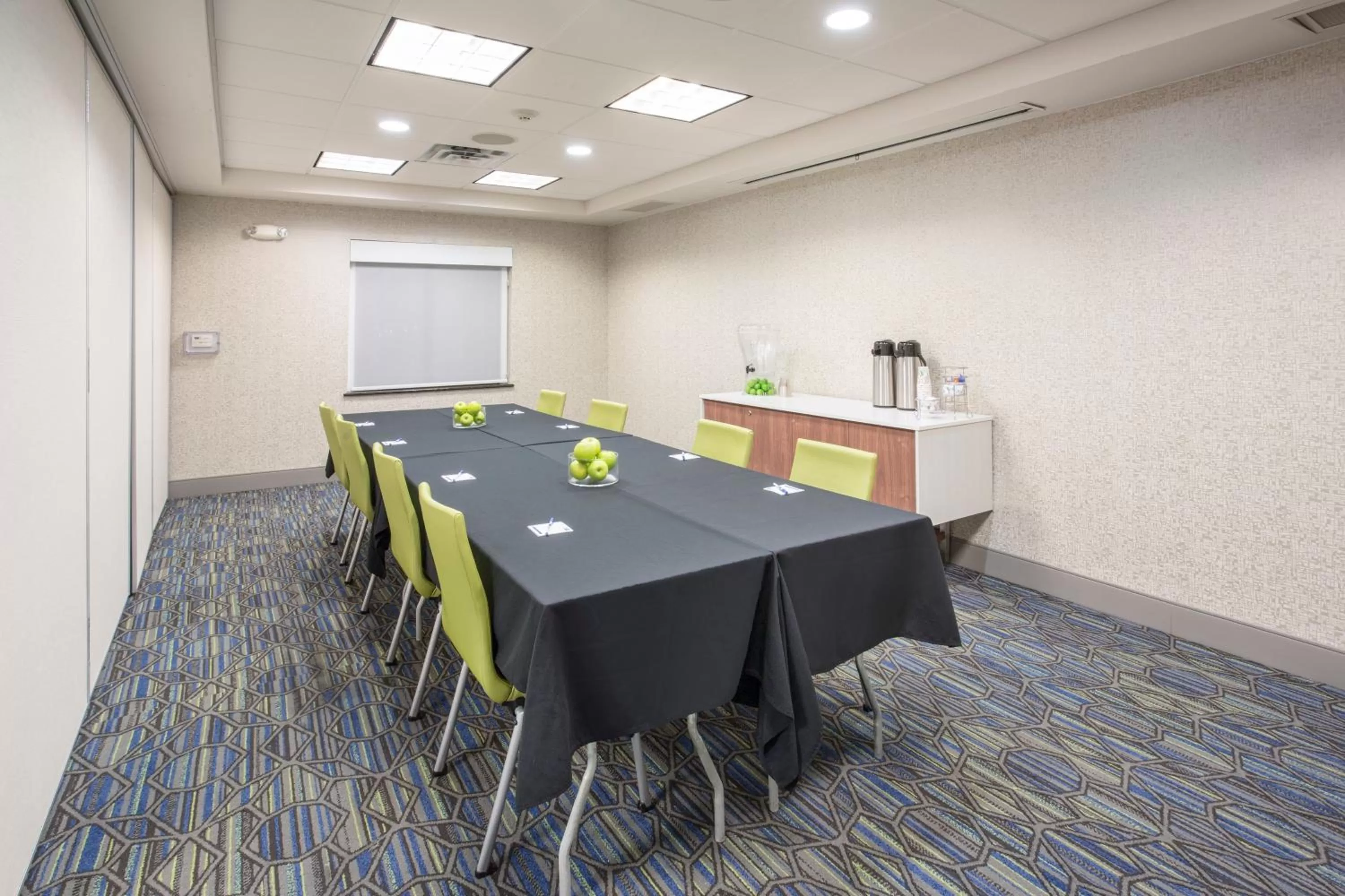 Meeting/conference room in Holiday Inn Express Kansas City - at the Legends! by IHG