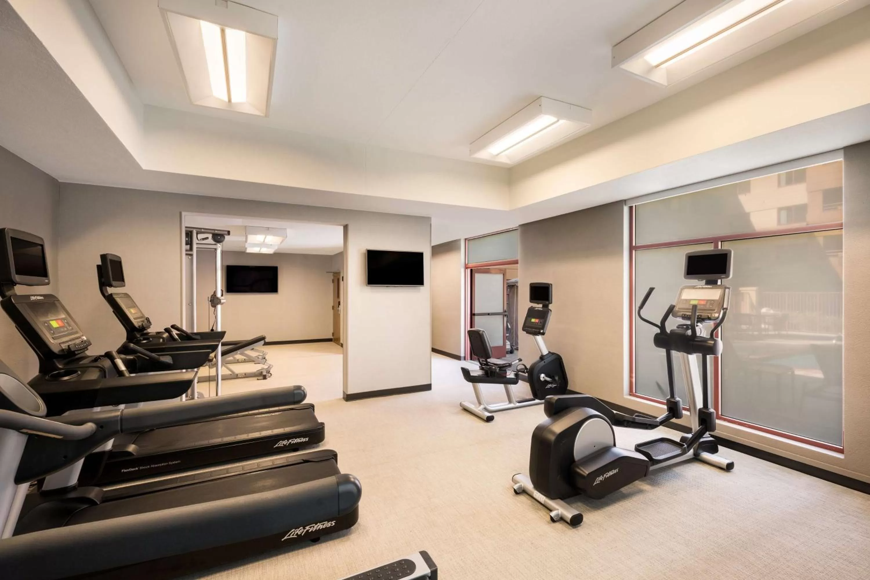 Fitness centre/facilities in Sonesta Select San Jose Airport