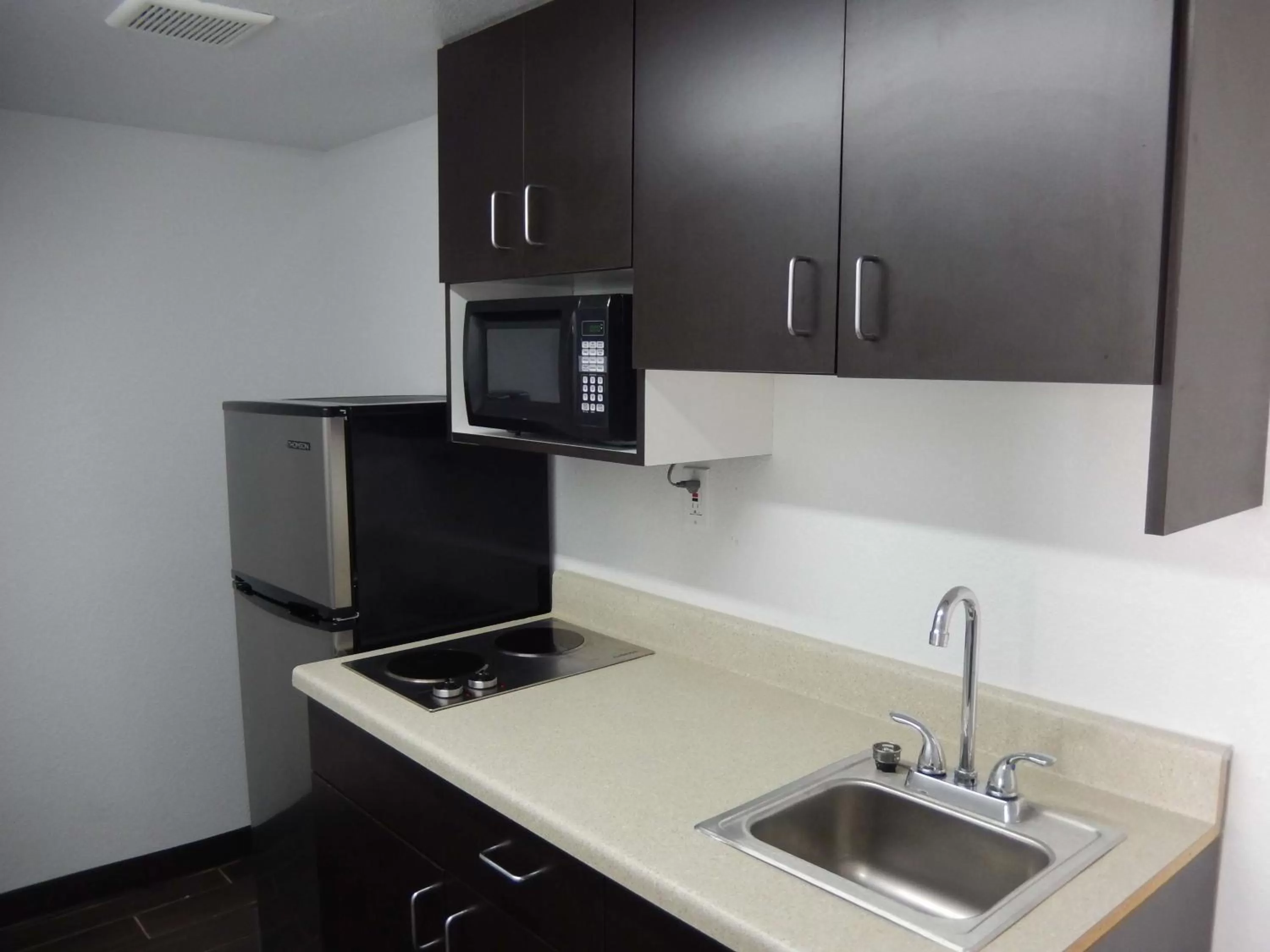Kitchen or kitchenette in Motel 6-Portland, TX