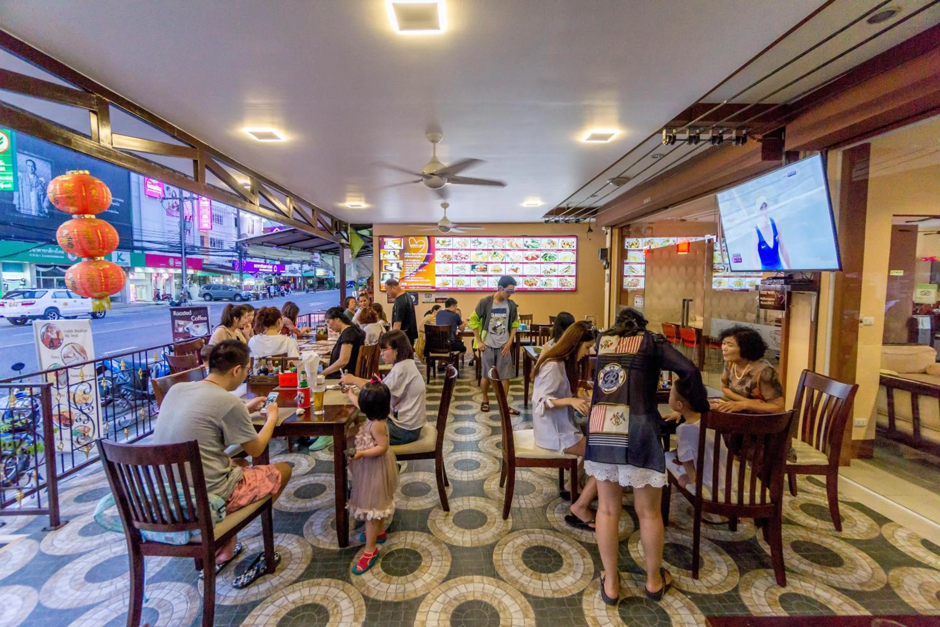 Restaurant/places to eat in Mellow Space Boutique Rooms