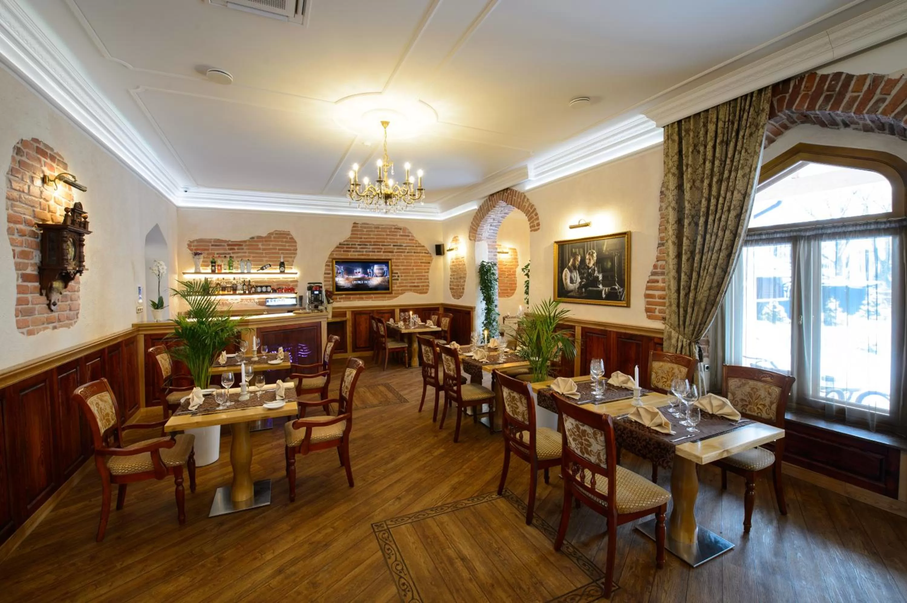 Restaurant/places to eat in Georgi Hotell