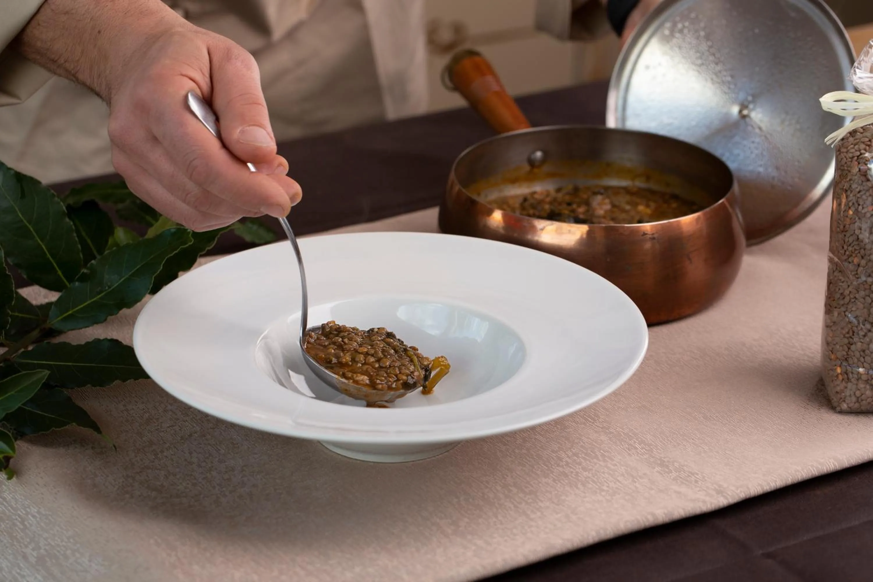 Restaurant/places to eat in Hotel Iris