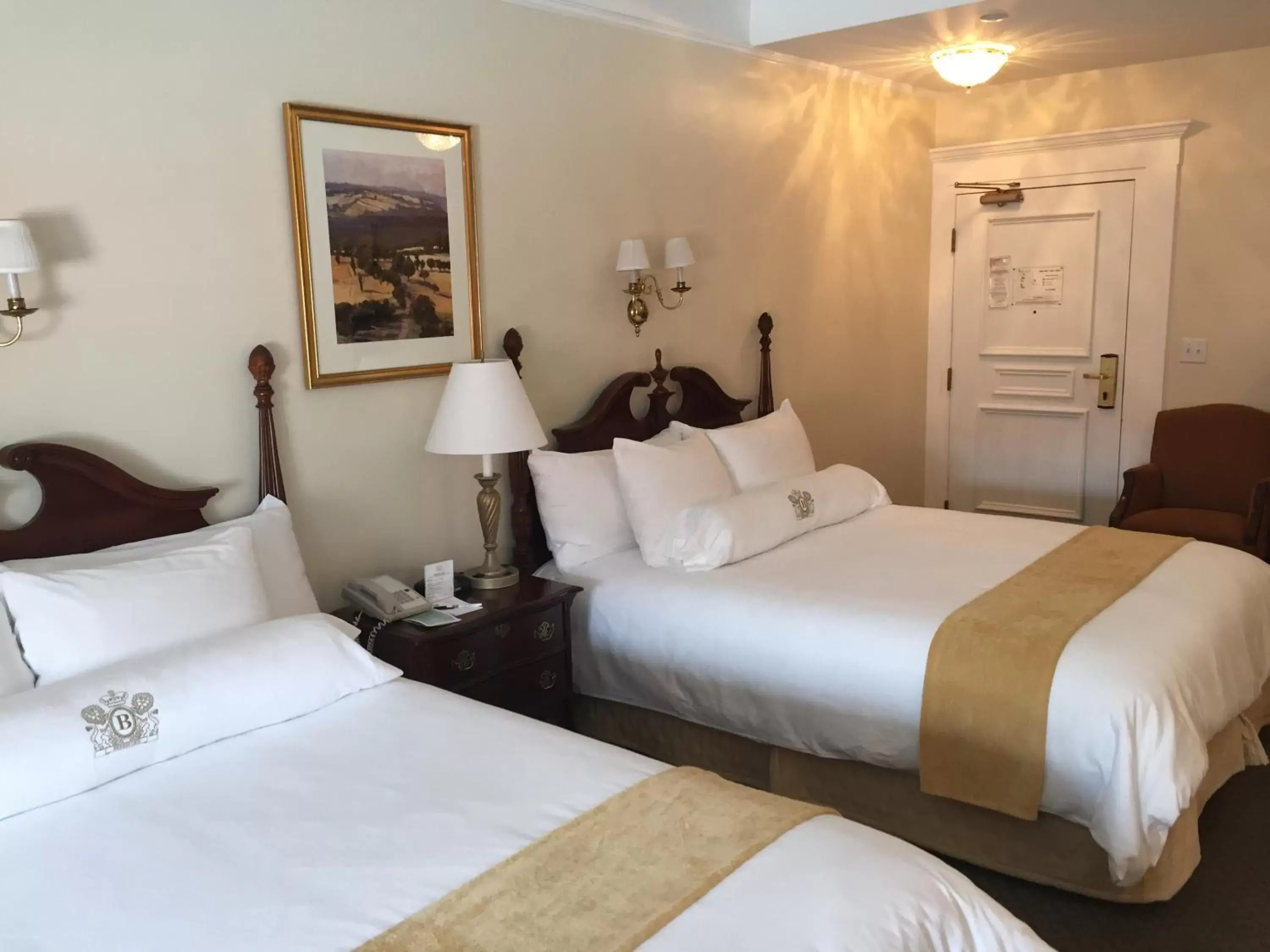 Studio Suite With Wet Bar in Beresford Arms Studio Suite With Wet Bar in Beresford Arms