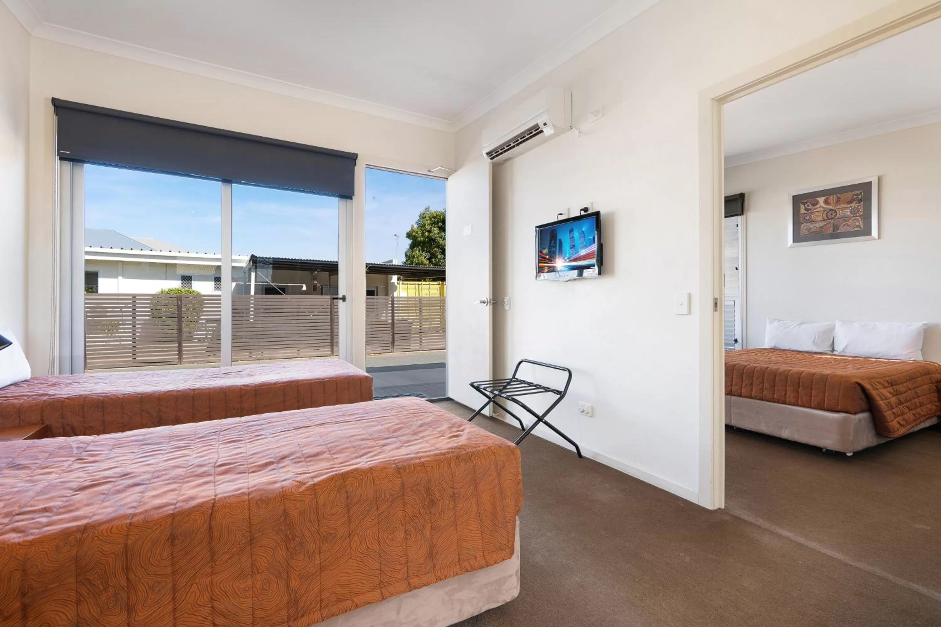 Photo of the whole room, Bed in Smart Stayzzz Inns