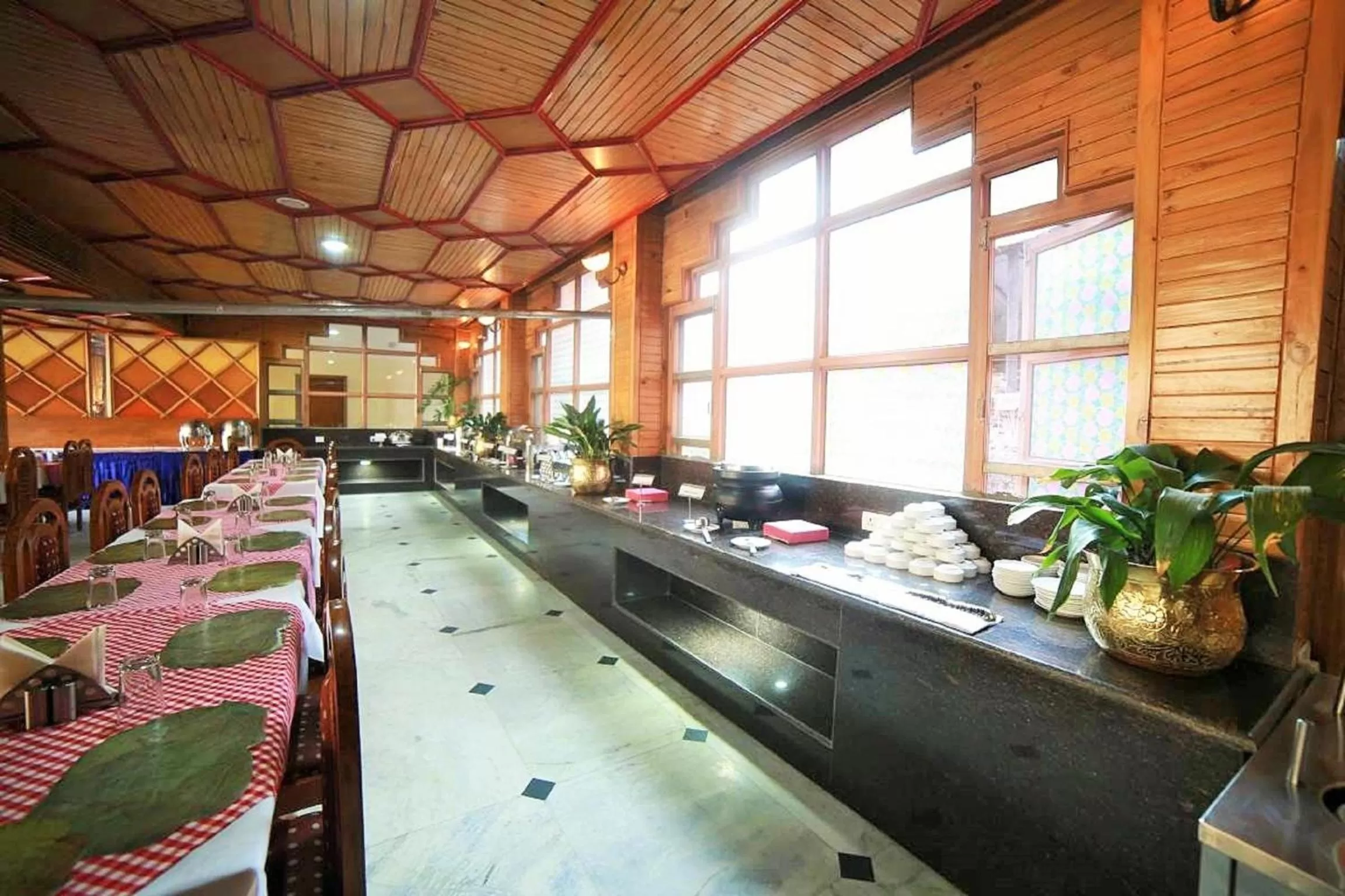 Restaurant/places to eat in Bravia Hotel Manali Inn