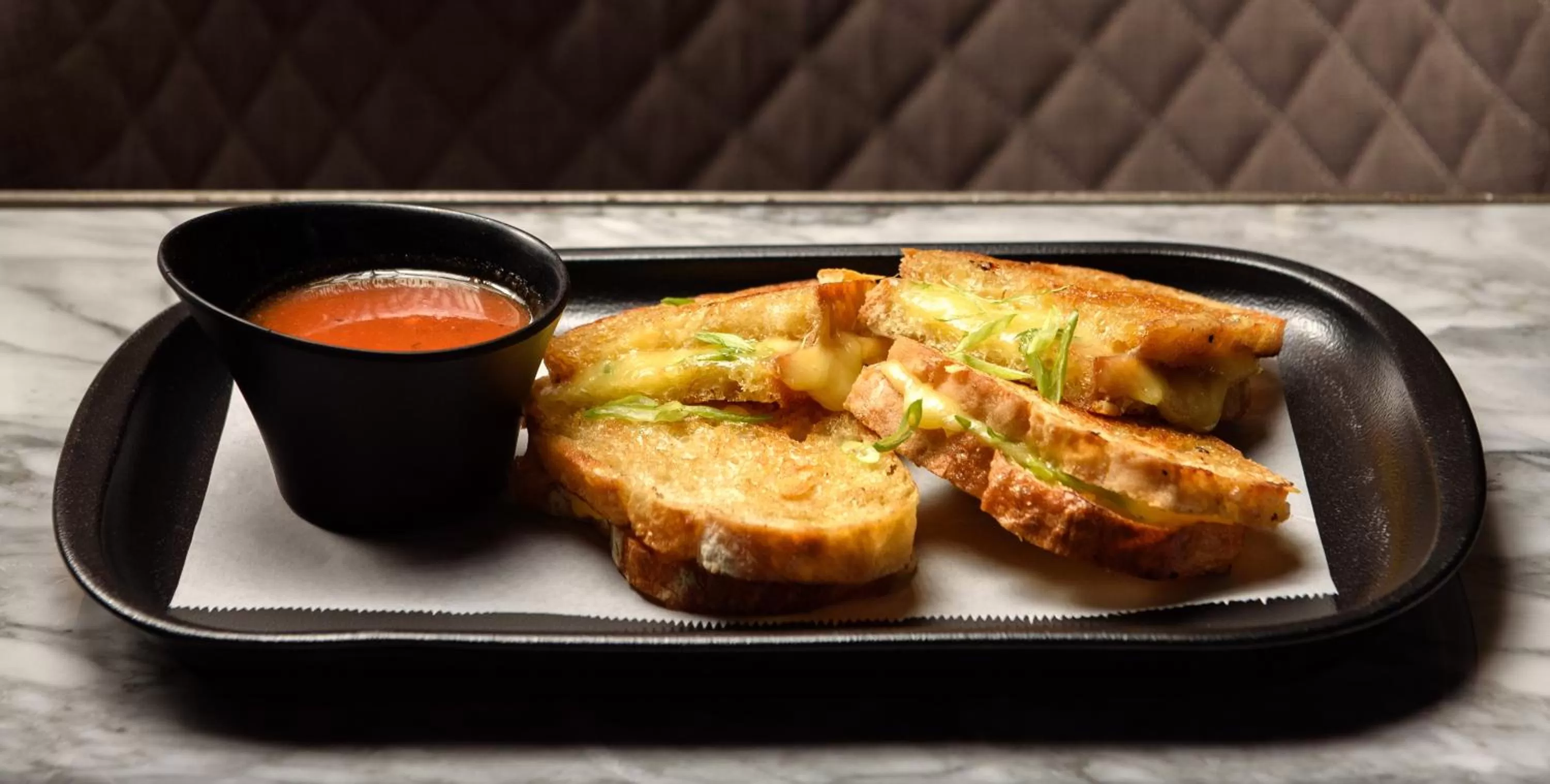 Lunch in Diez Diez Collection