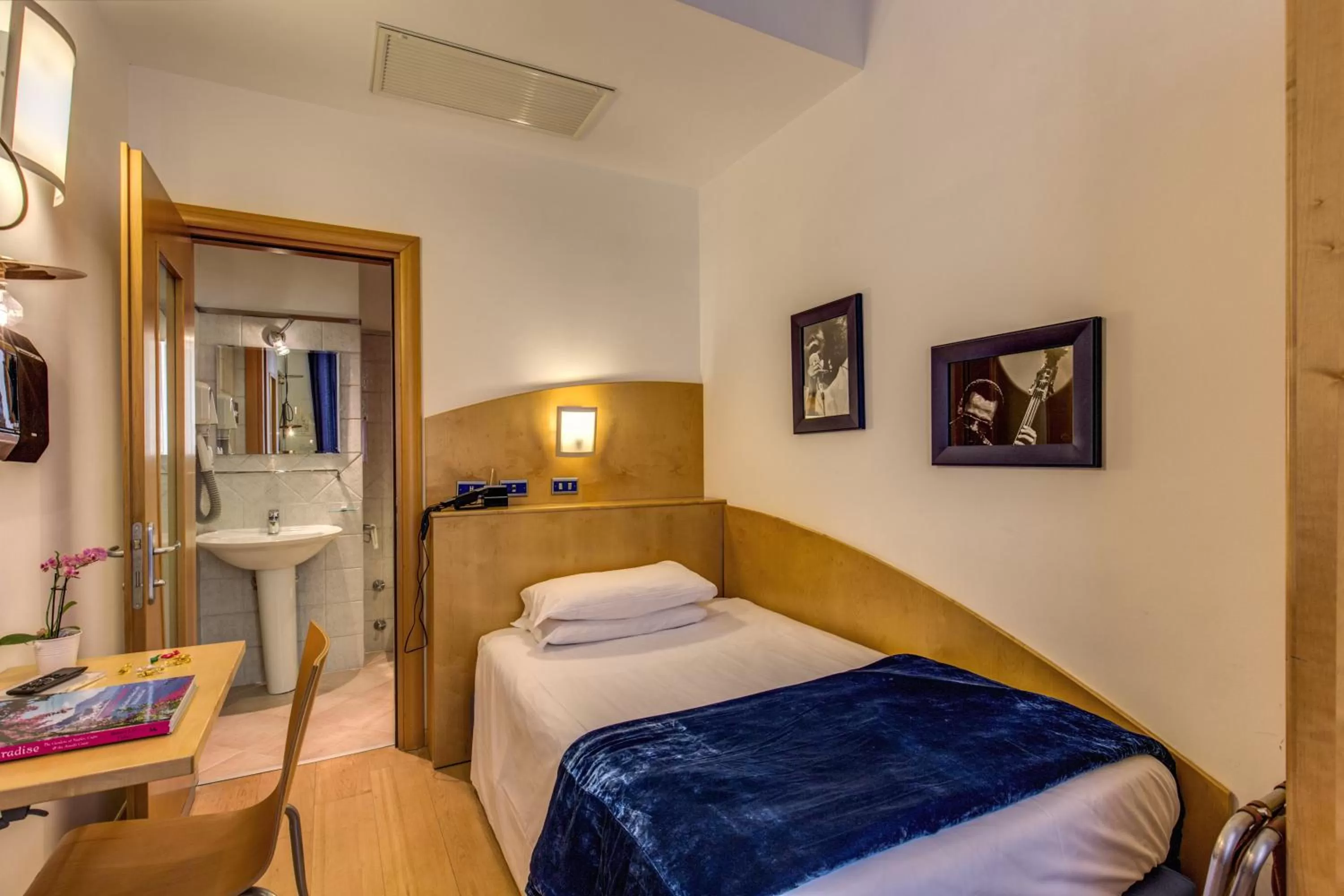 Bed in Hotel Franklin Feel The Sound