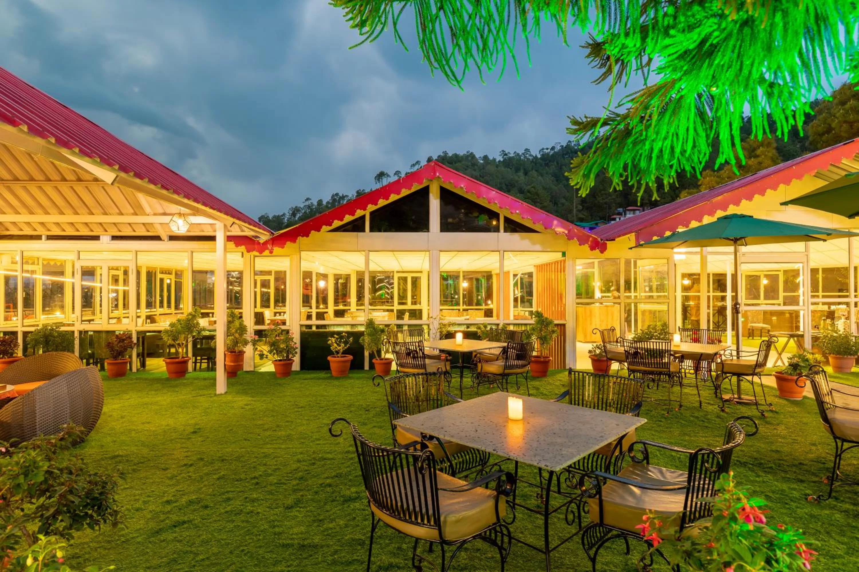 Restaurant/places to eat in Maple Resort Chail