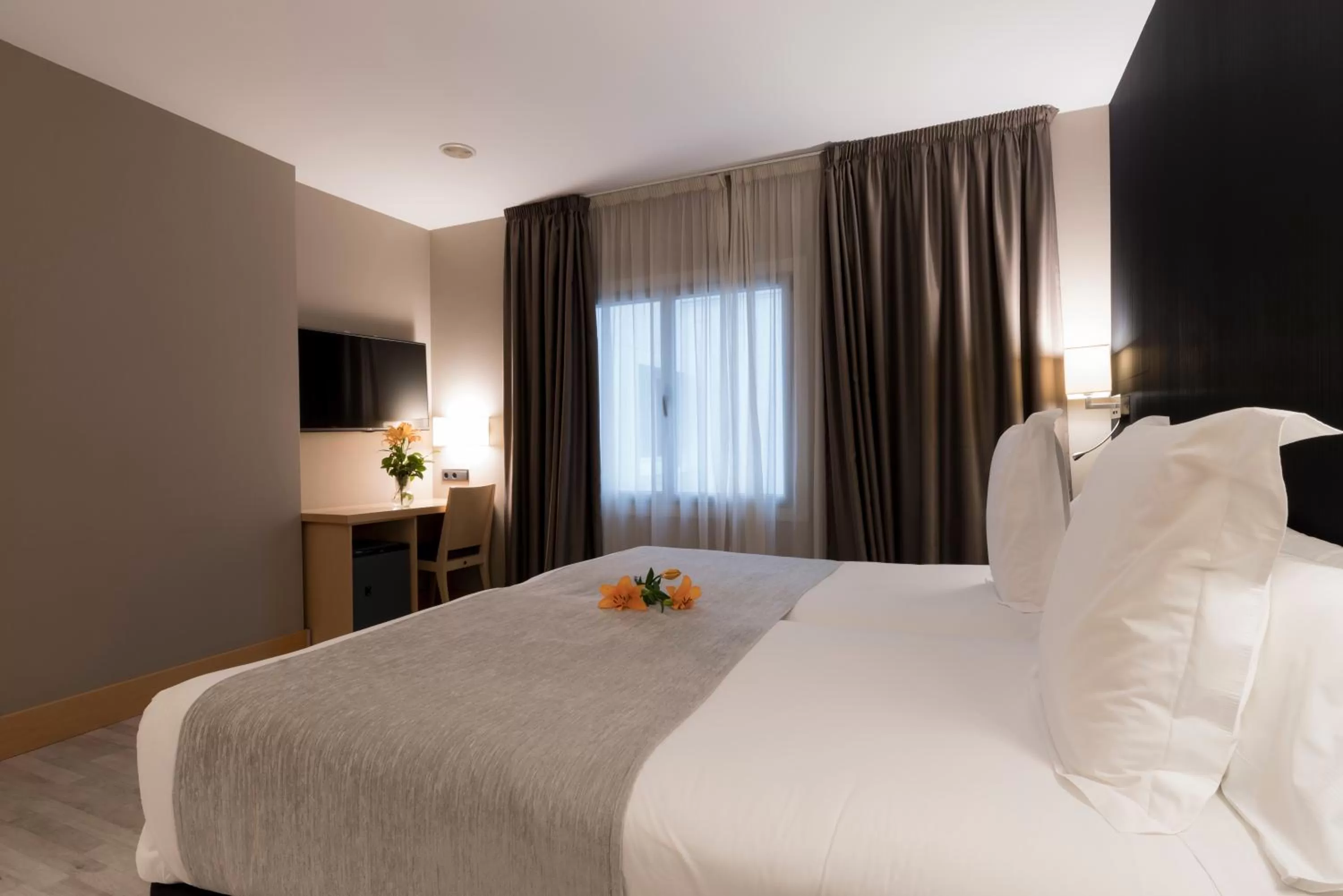 Bedroom, Bed in Hotel Plaza