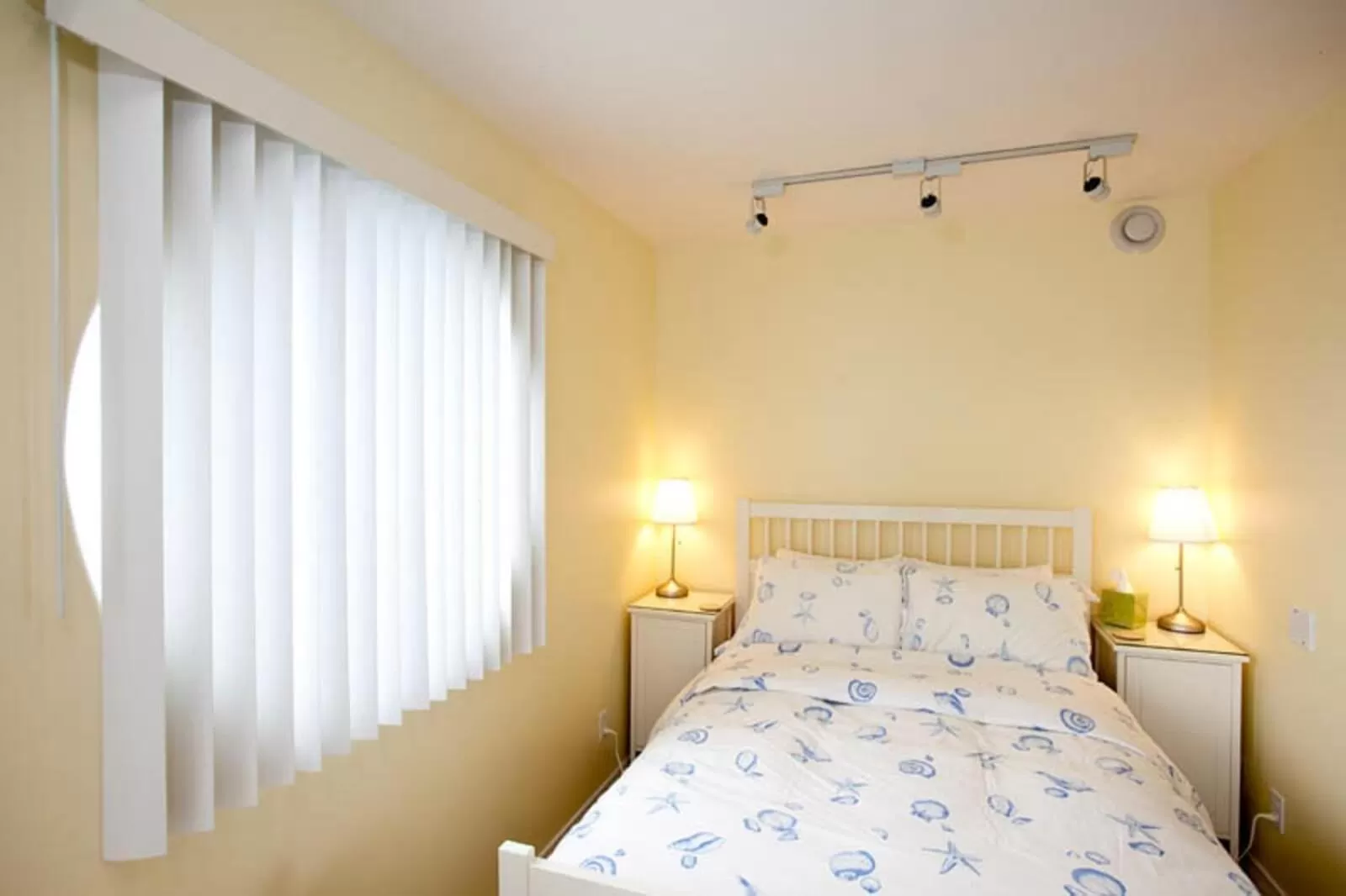 Bed in Driftwood Inn