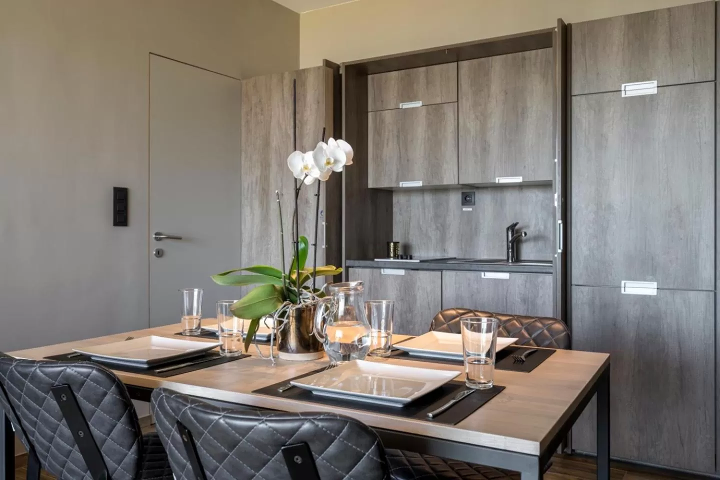 Kitchen or kitchenette in Golden Lakes Hotel