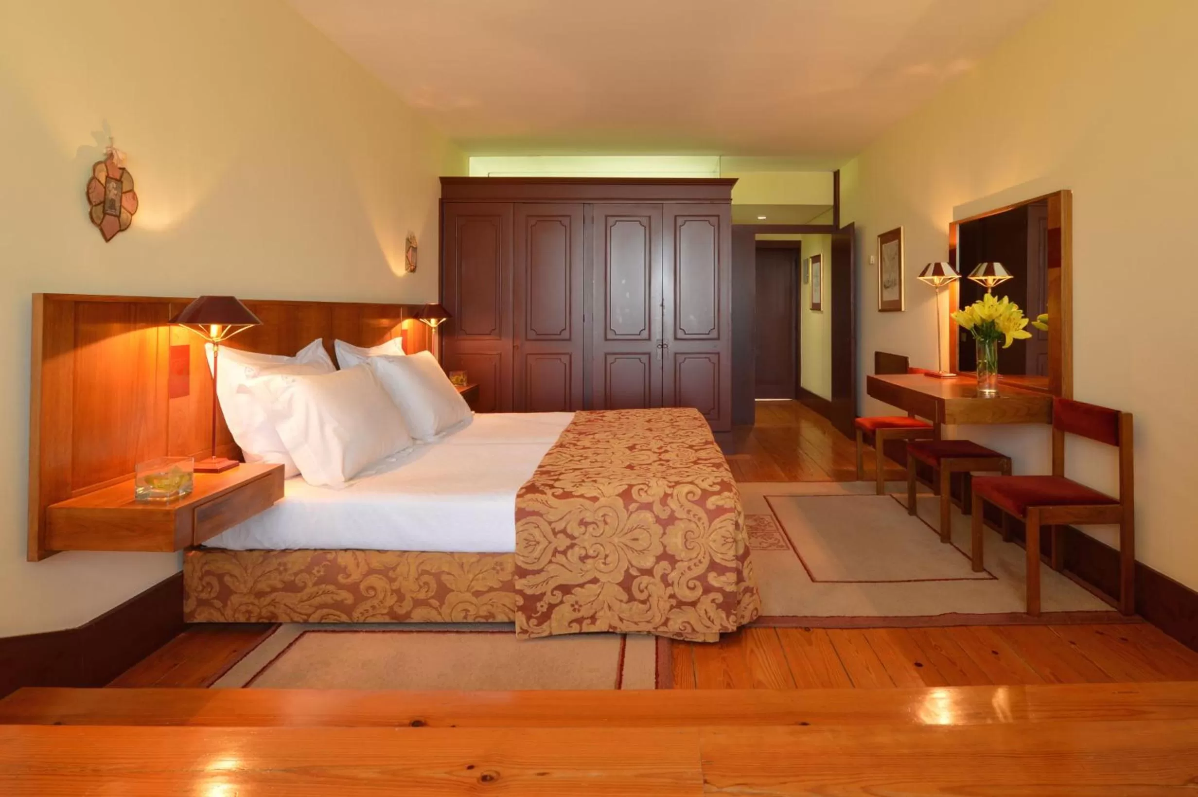 Photo of the whole room, Bed in Pousada Mosteiro de Guimaraes