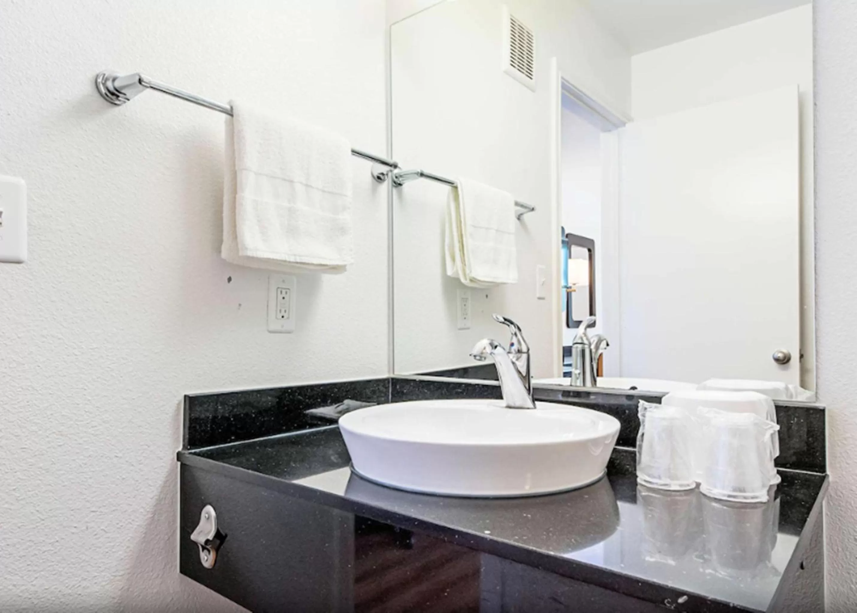 Bathroom in Motel 6-Corpus Christi, TX - Northwest