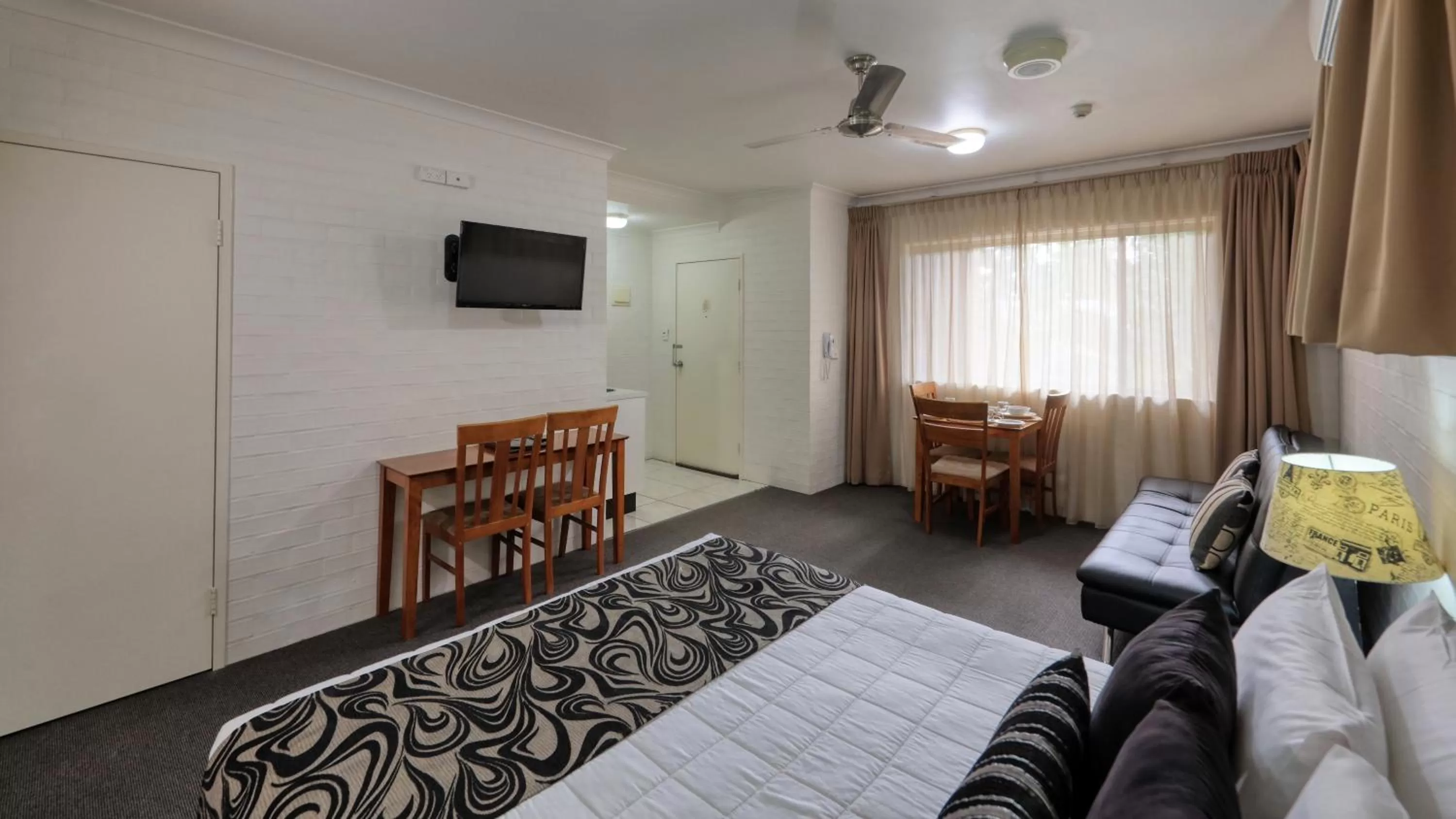 Photo of the whole room, Bed in Heritage River Motor Inn