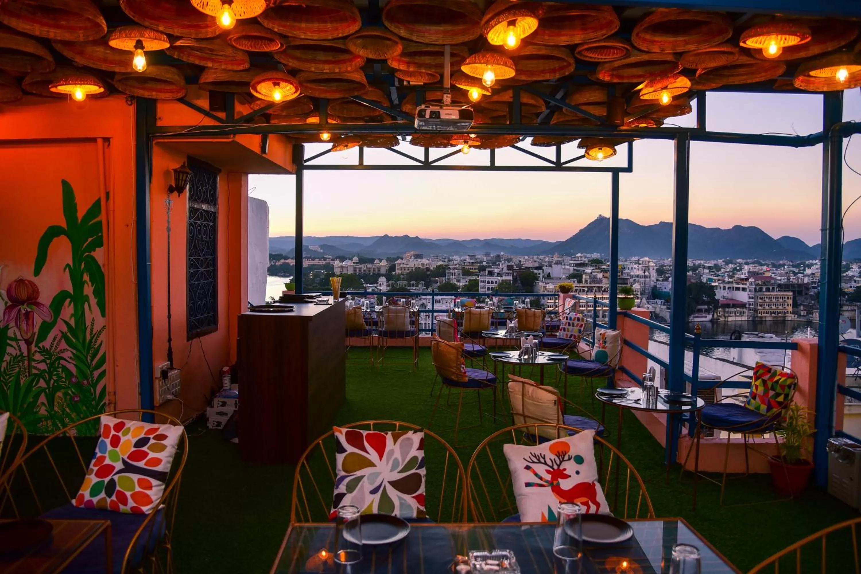 Restaurant/places to eat in Hotel Casa by the lake