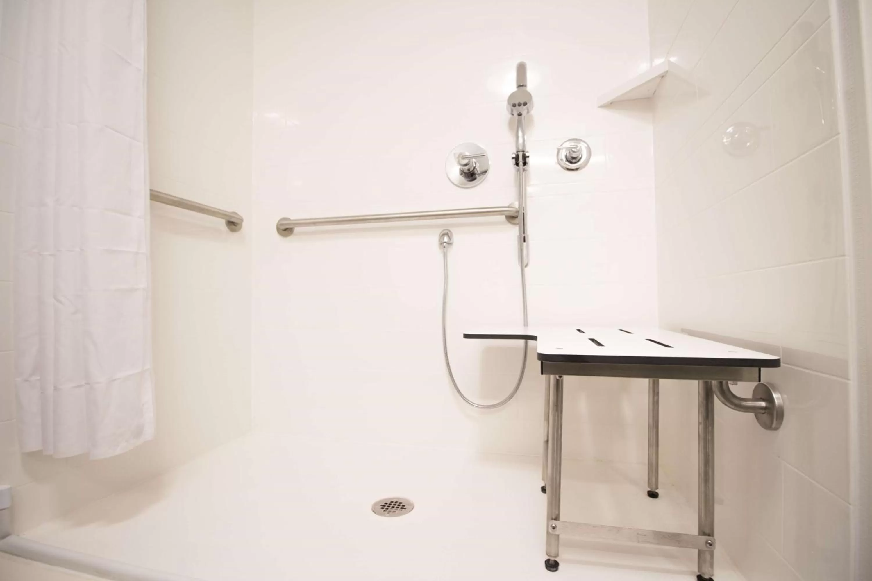 Bathroom in Hampton Inn Decatur, Mt. Zion, IL