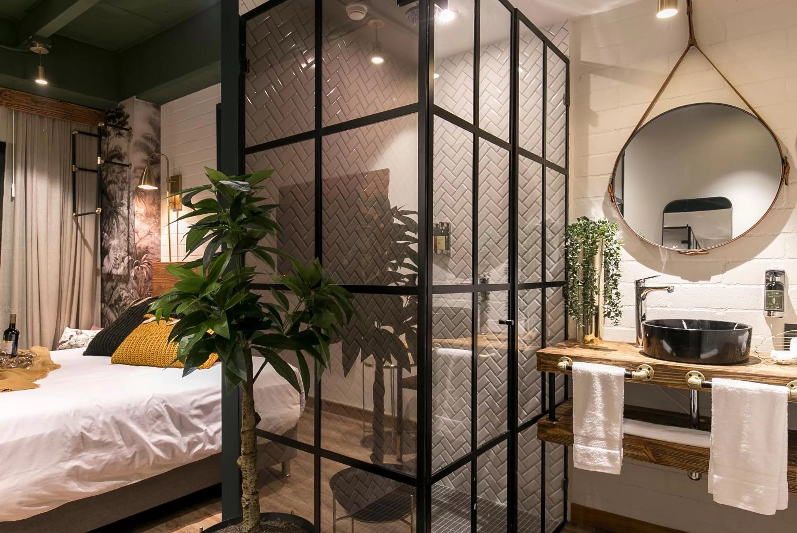 Shower, Bed in Celestino Boutique Hotel & Spa