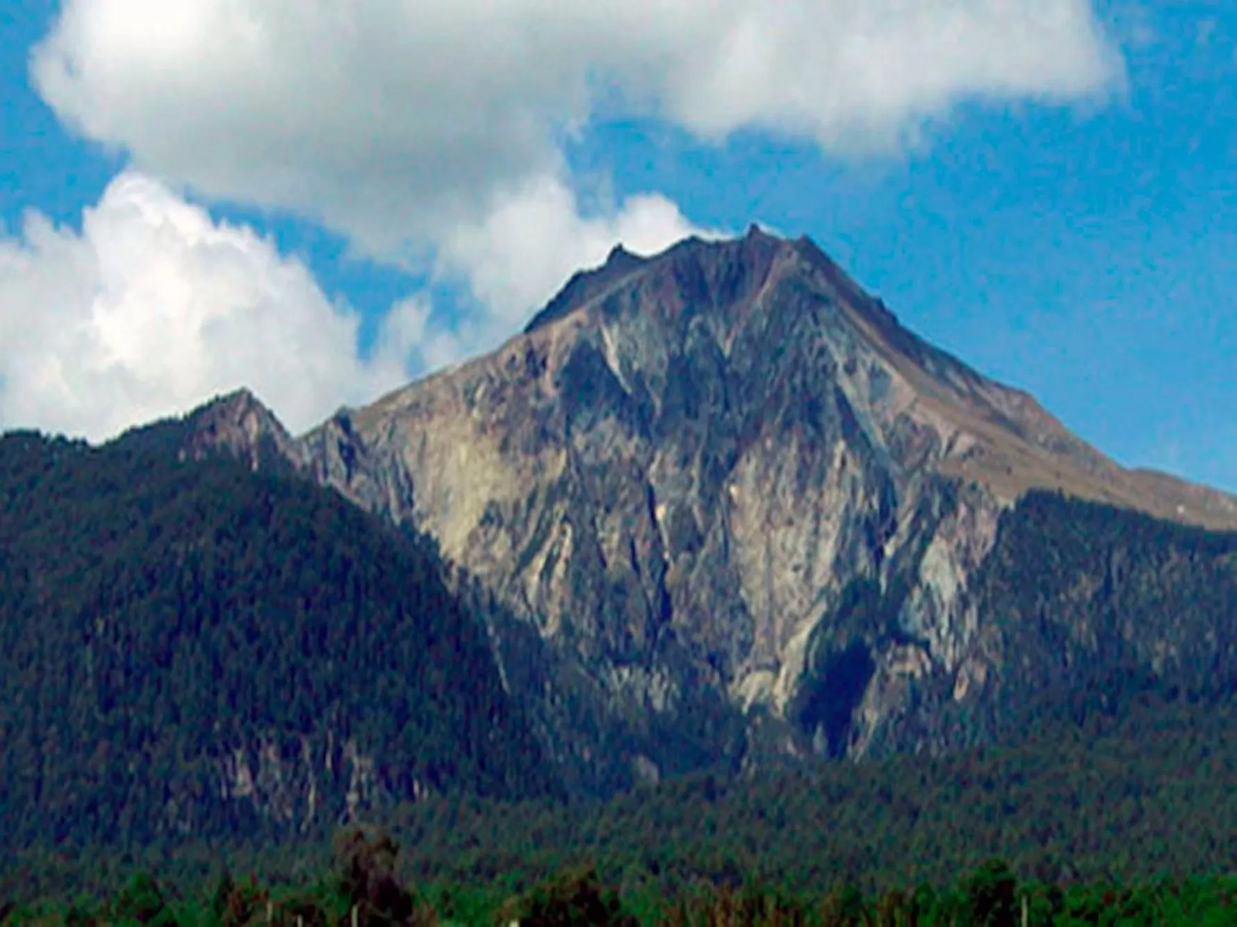Hiking in La Aurora Hotel Like Home