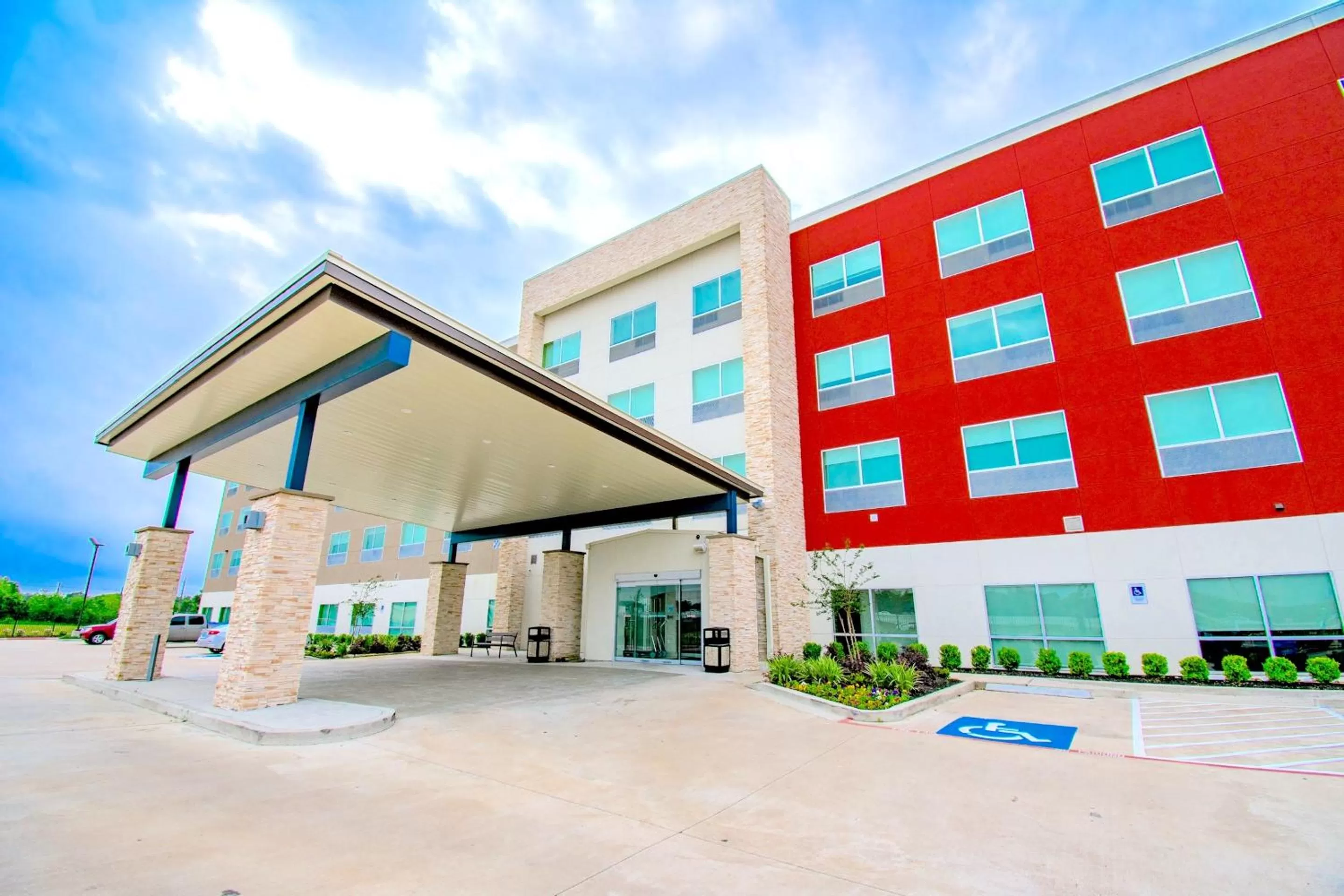 Property building in Holiday Inn Express & Suites - Houston IAH - Beltway 8 by IHG