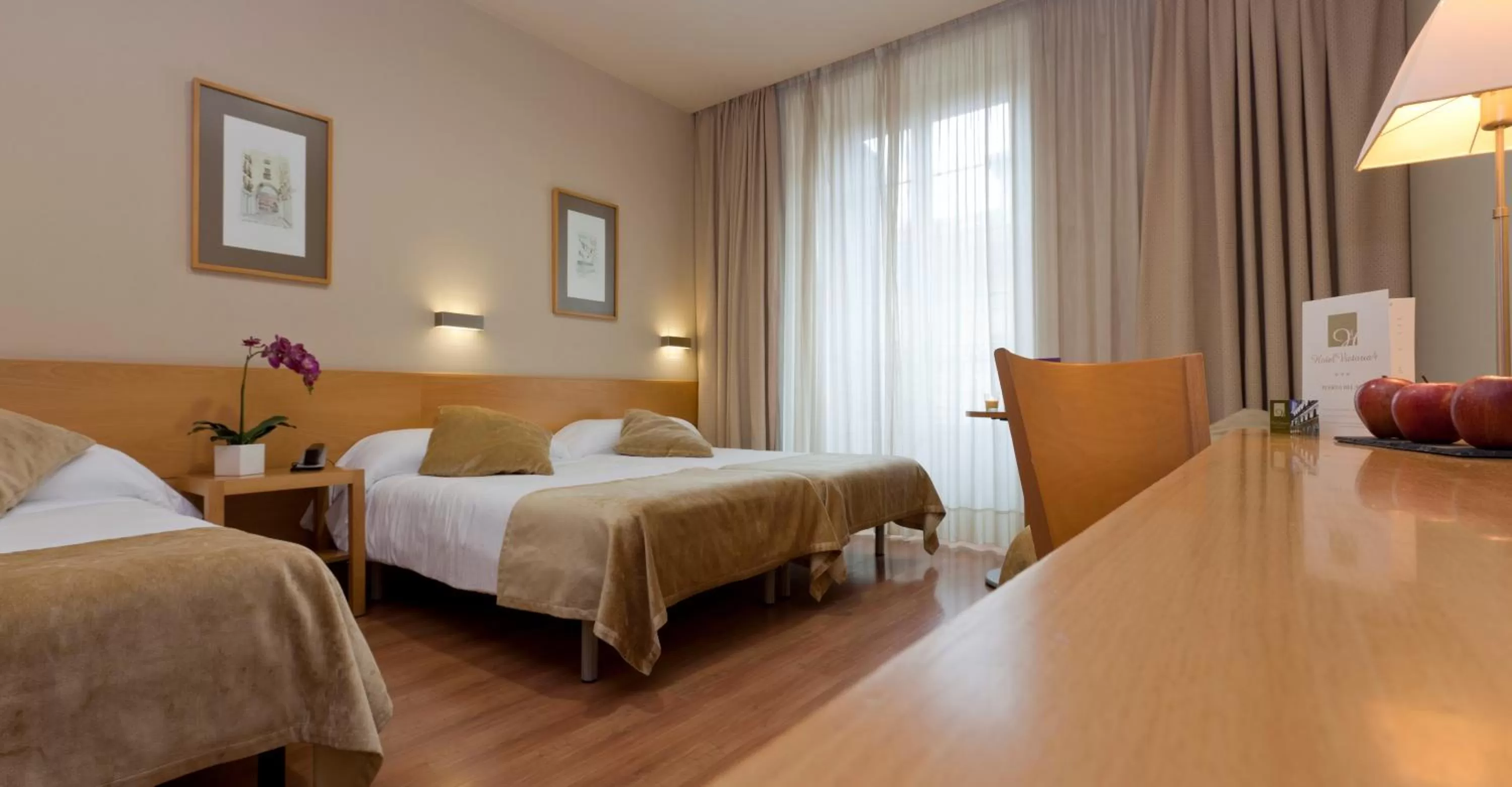 Photo of the whole room, Bed in Victoria 4 Puerta del Sol