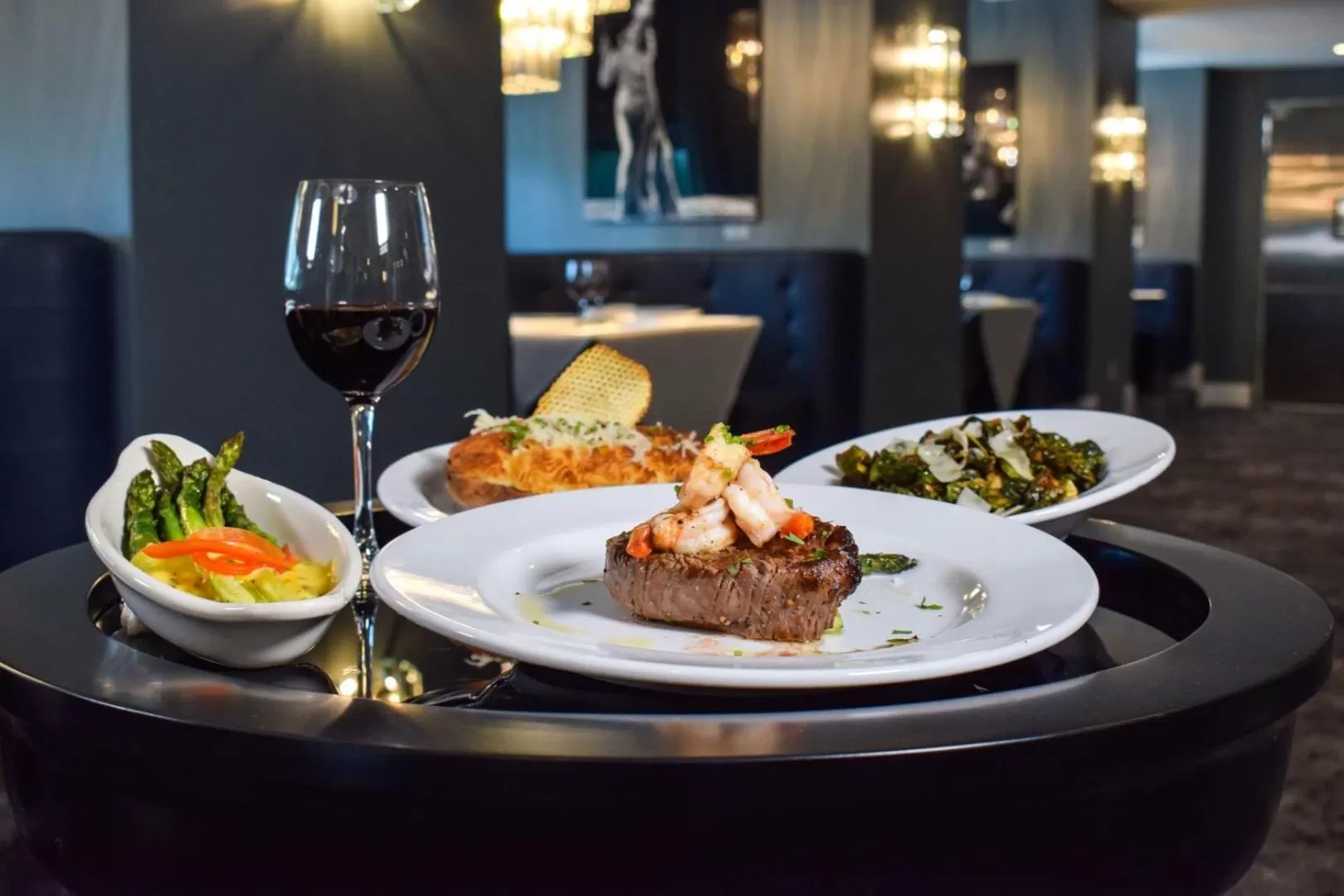 Restaurant/places to eat in Hotel Legends