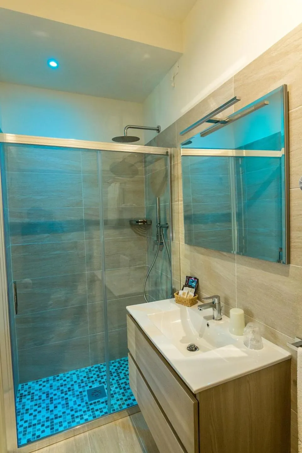 Shower in Hotel Touring