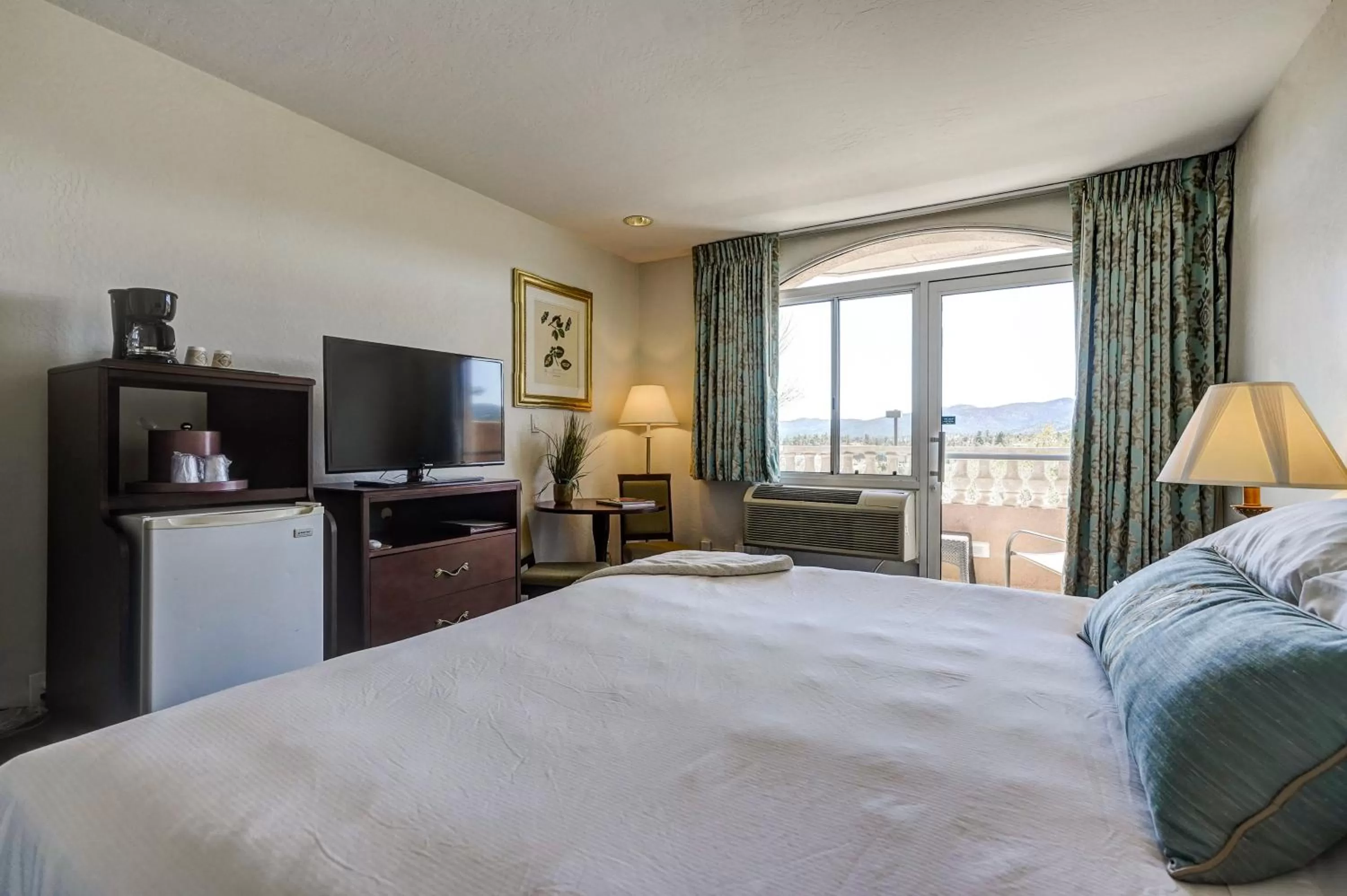 Bedroom, Bed in Forest Villas Hotel