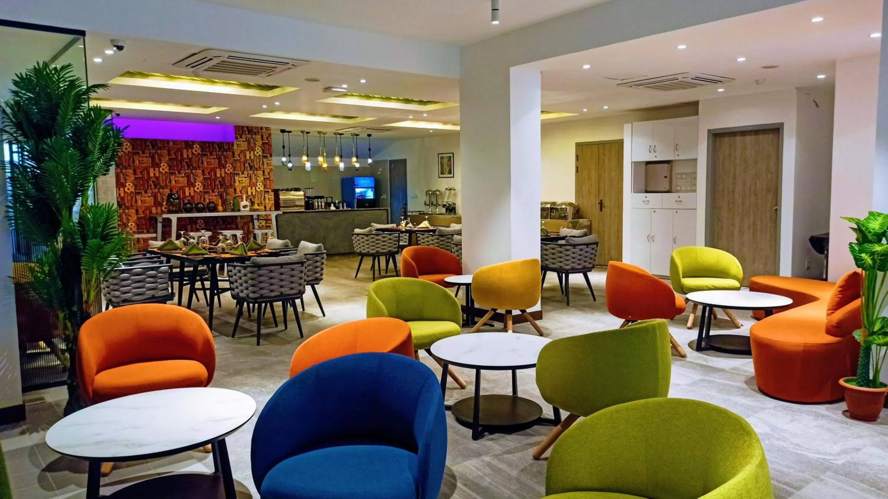 Lounge or bar in Hotel Omni Residency Dhaka