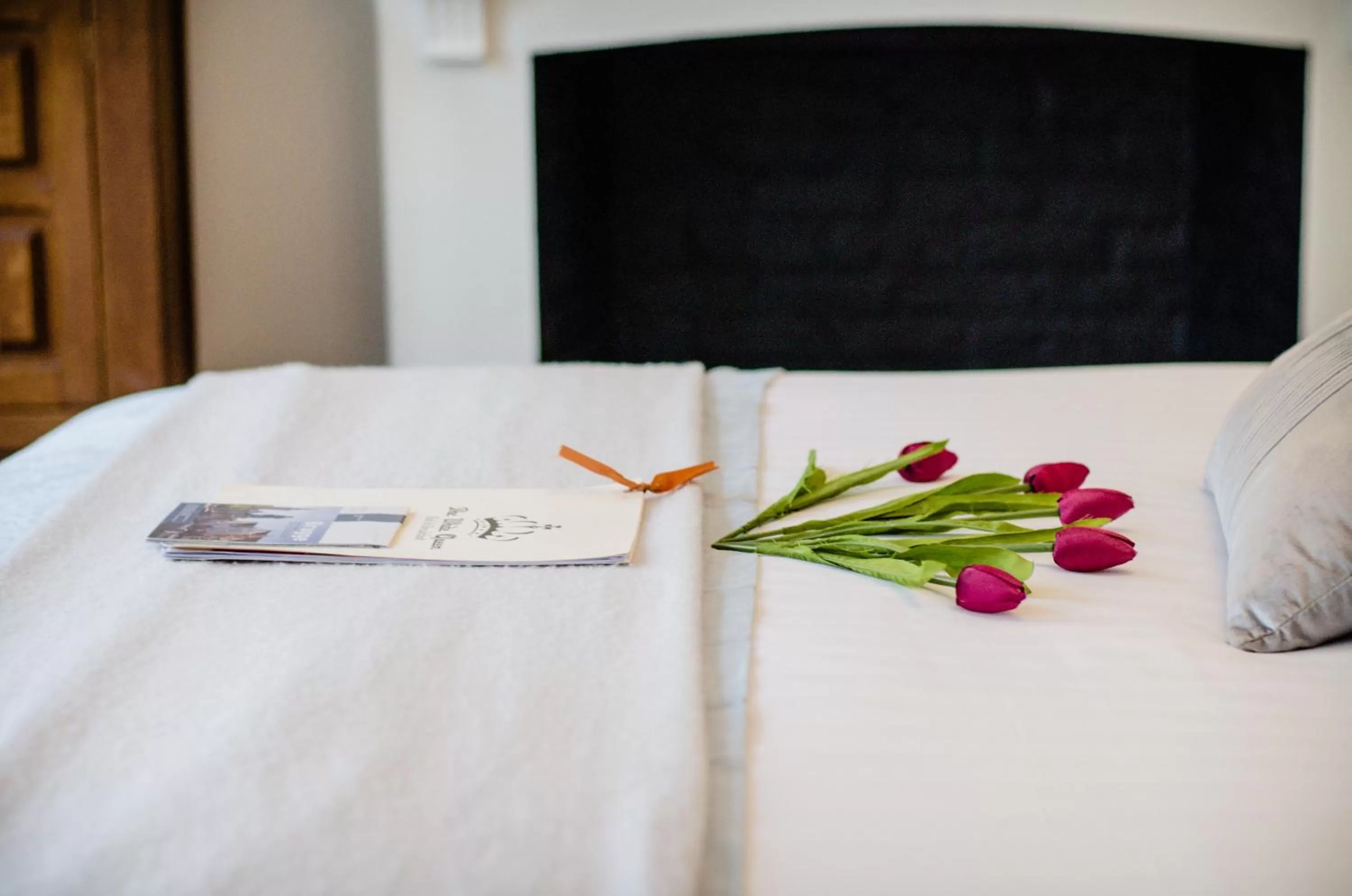 Bedroom, Bed in The White Queen B&B