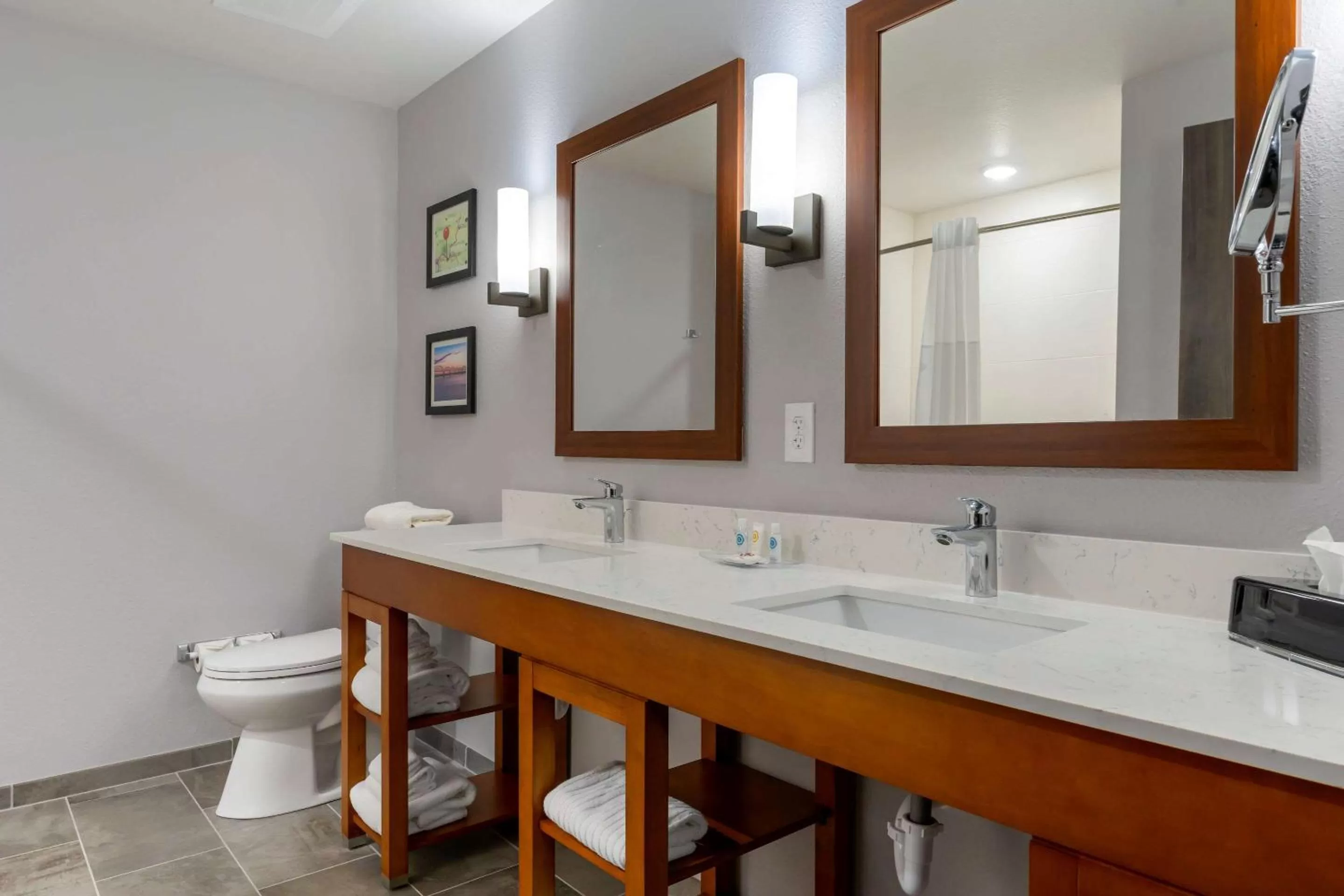 Bathroom in Comfort Suites Paducah Mall Area