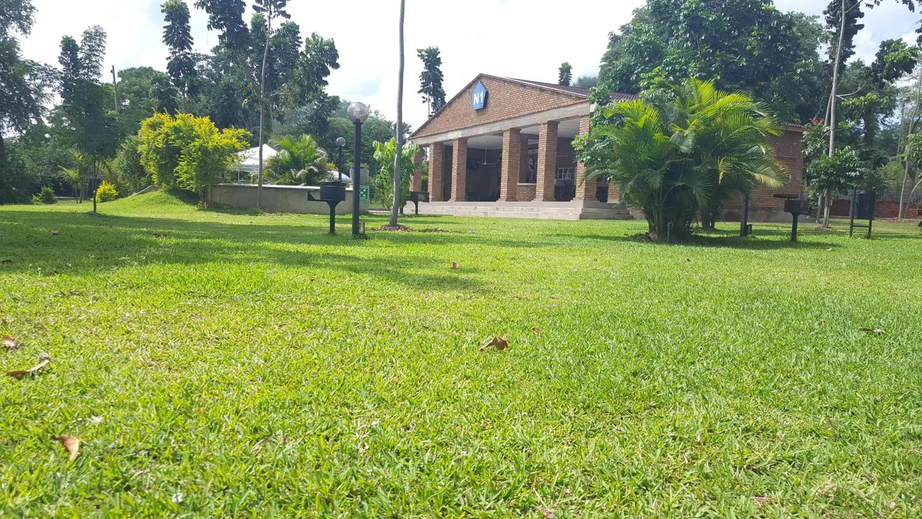Garden view in N1 Hotel & Campsite Victoria Falls