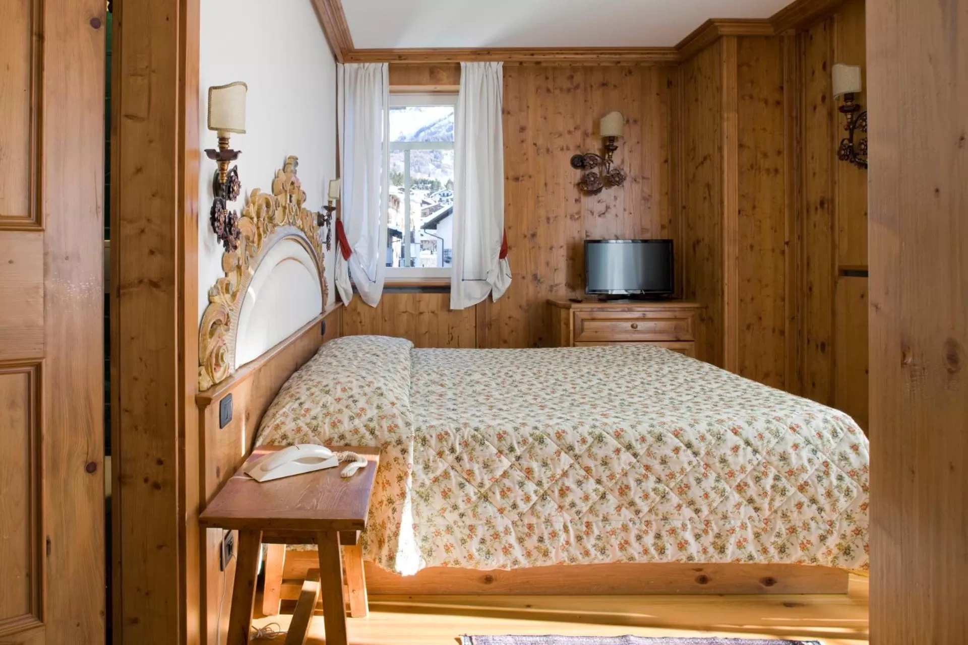 Bedroom, Bed in Hotel Cortina