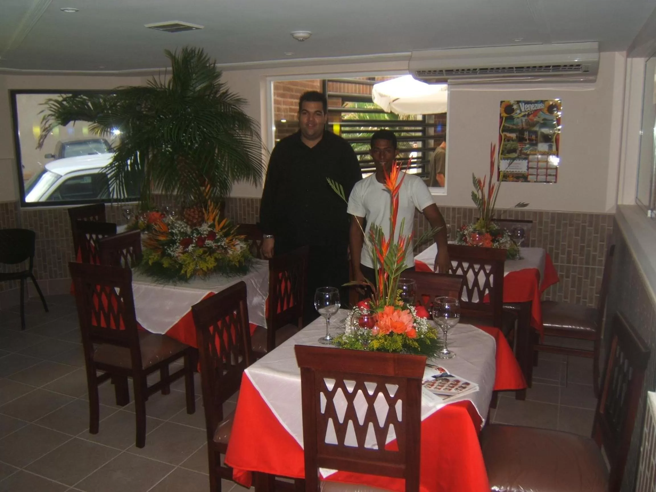 Restaurant/places to eat in HOTEL MUEVETE POR VARGAS