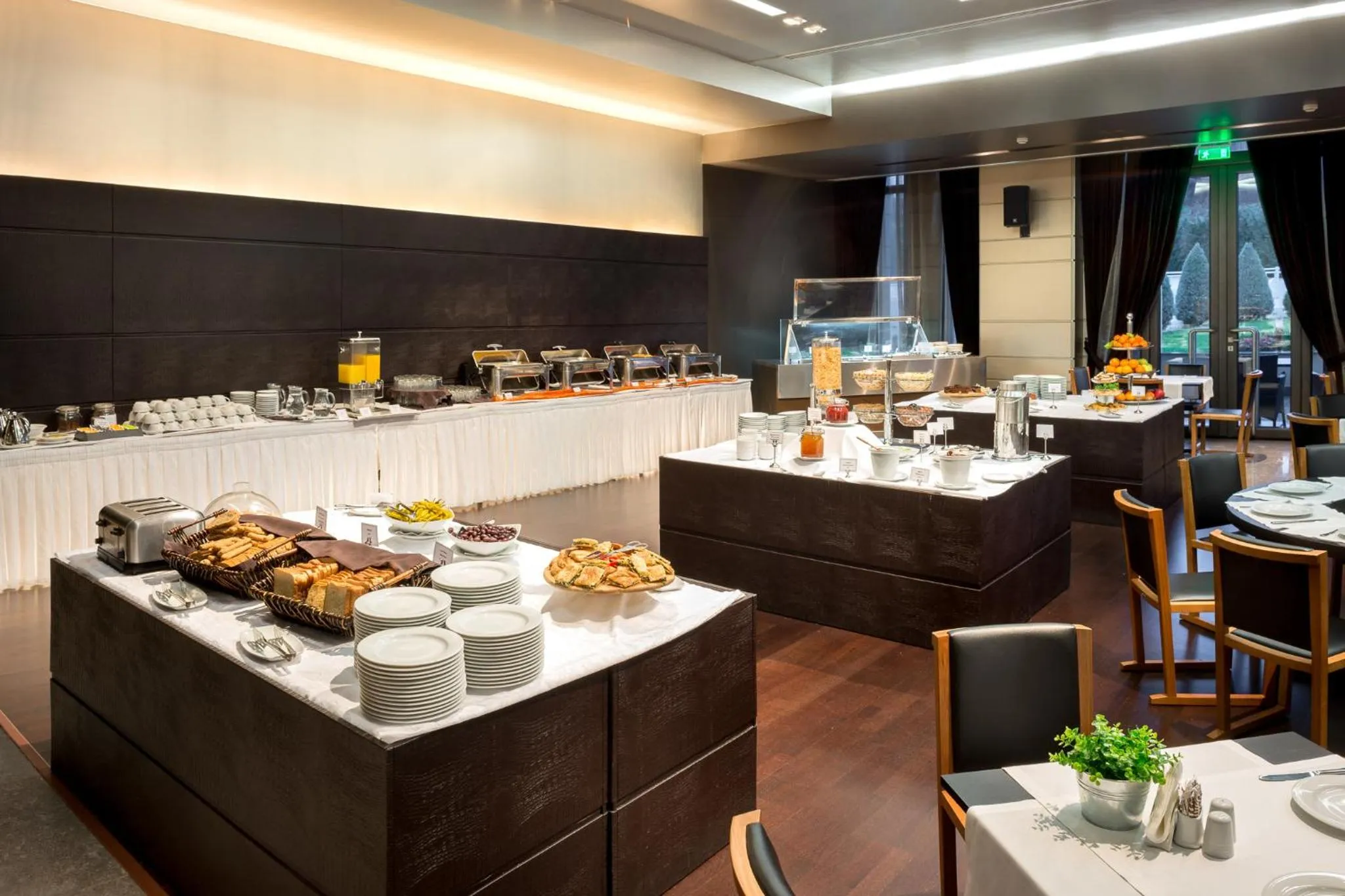 Restaurant/places to eat in Esperos Palace Luxury & Spa Hotel