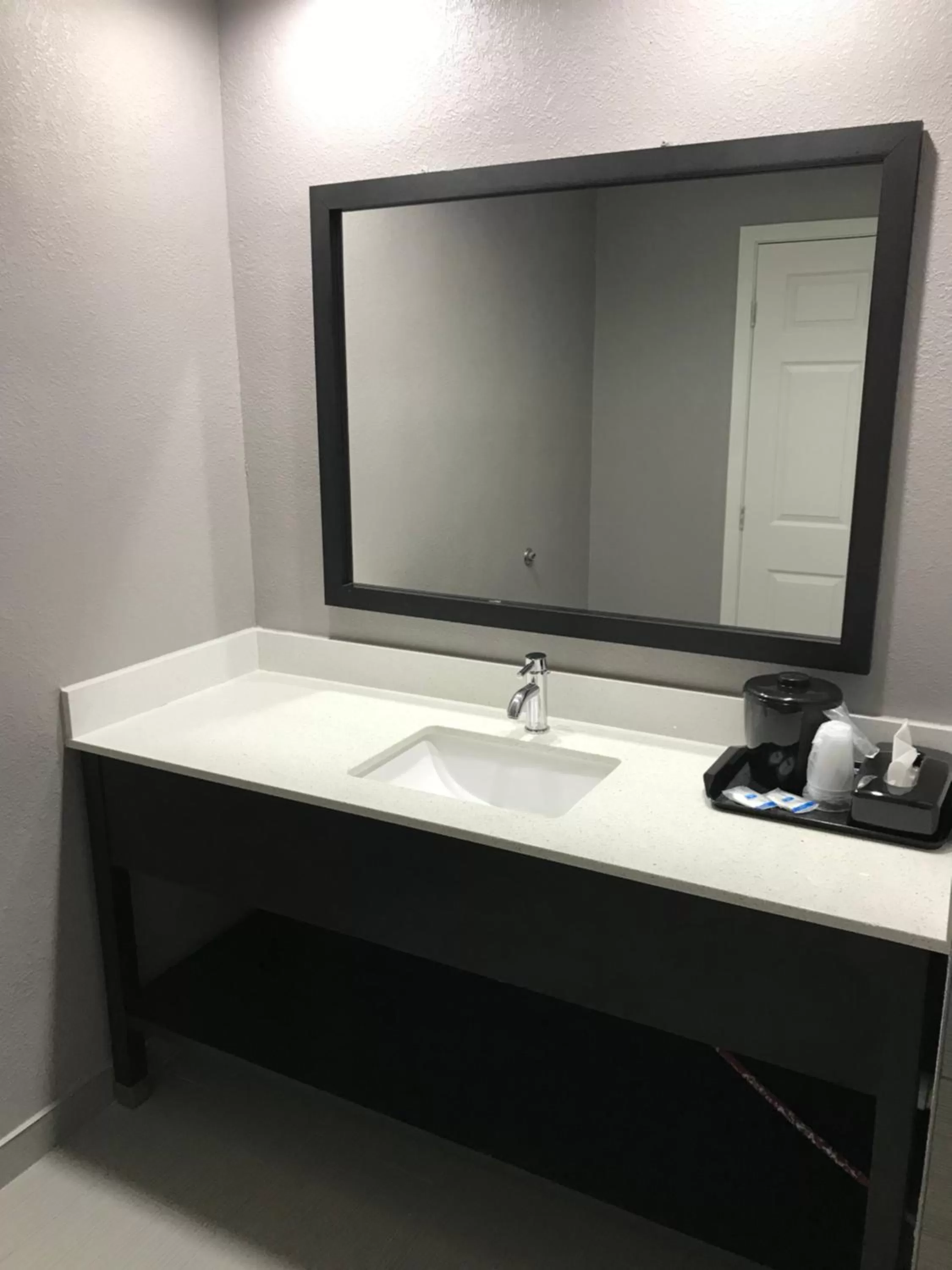 Bathroom in Rodeway Inn Calhoun South