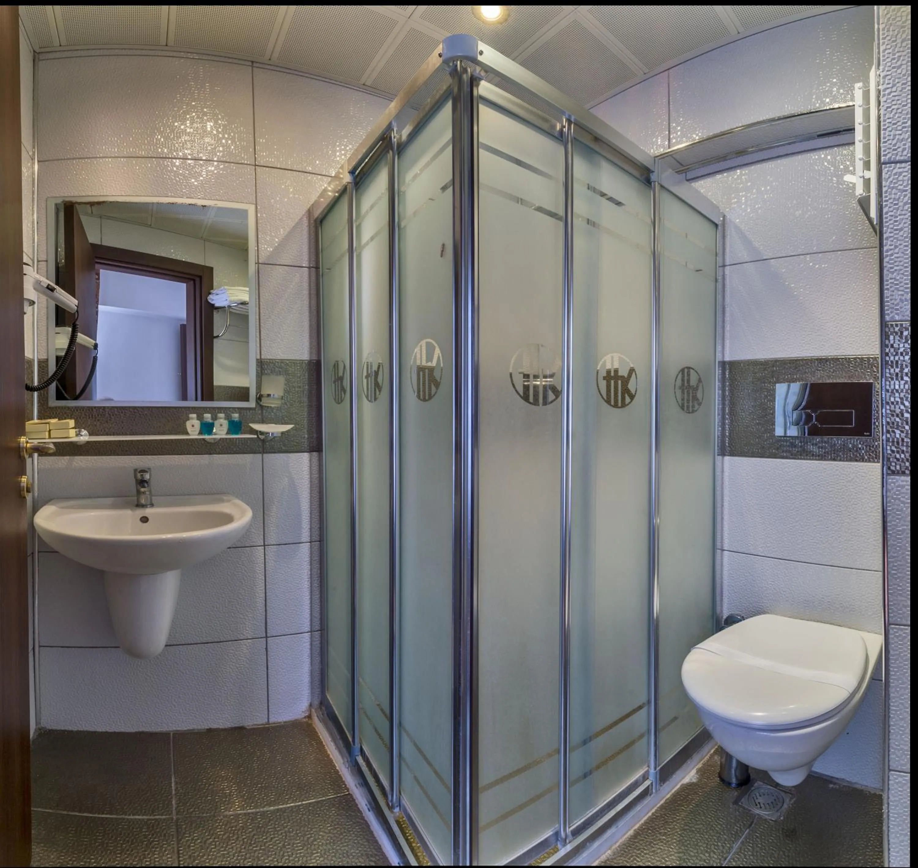 Bathroom in Kuran Hotel International