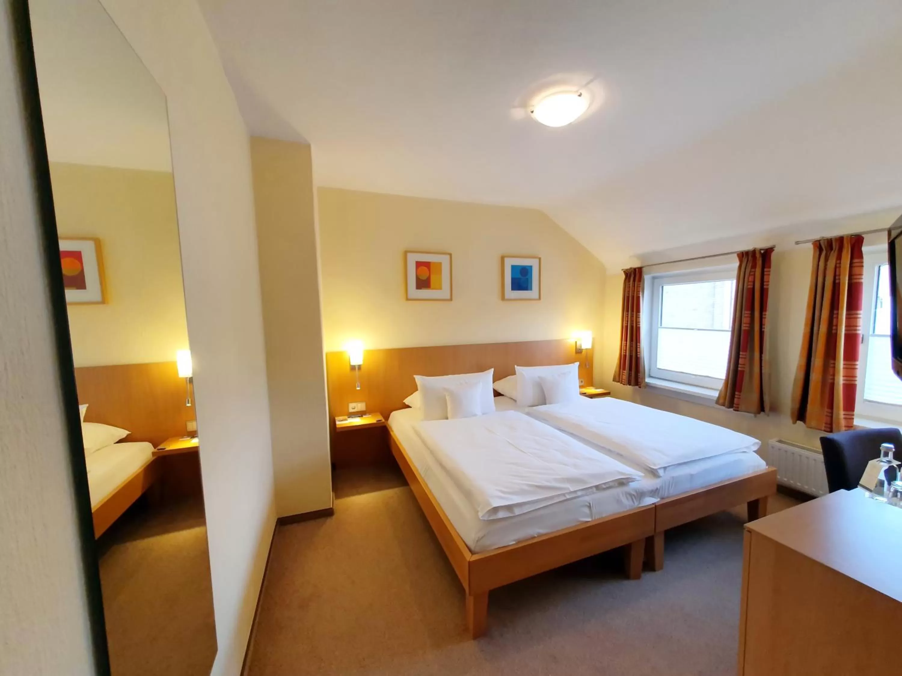 Staff, Bed in Hotel Paulsen