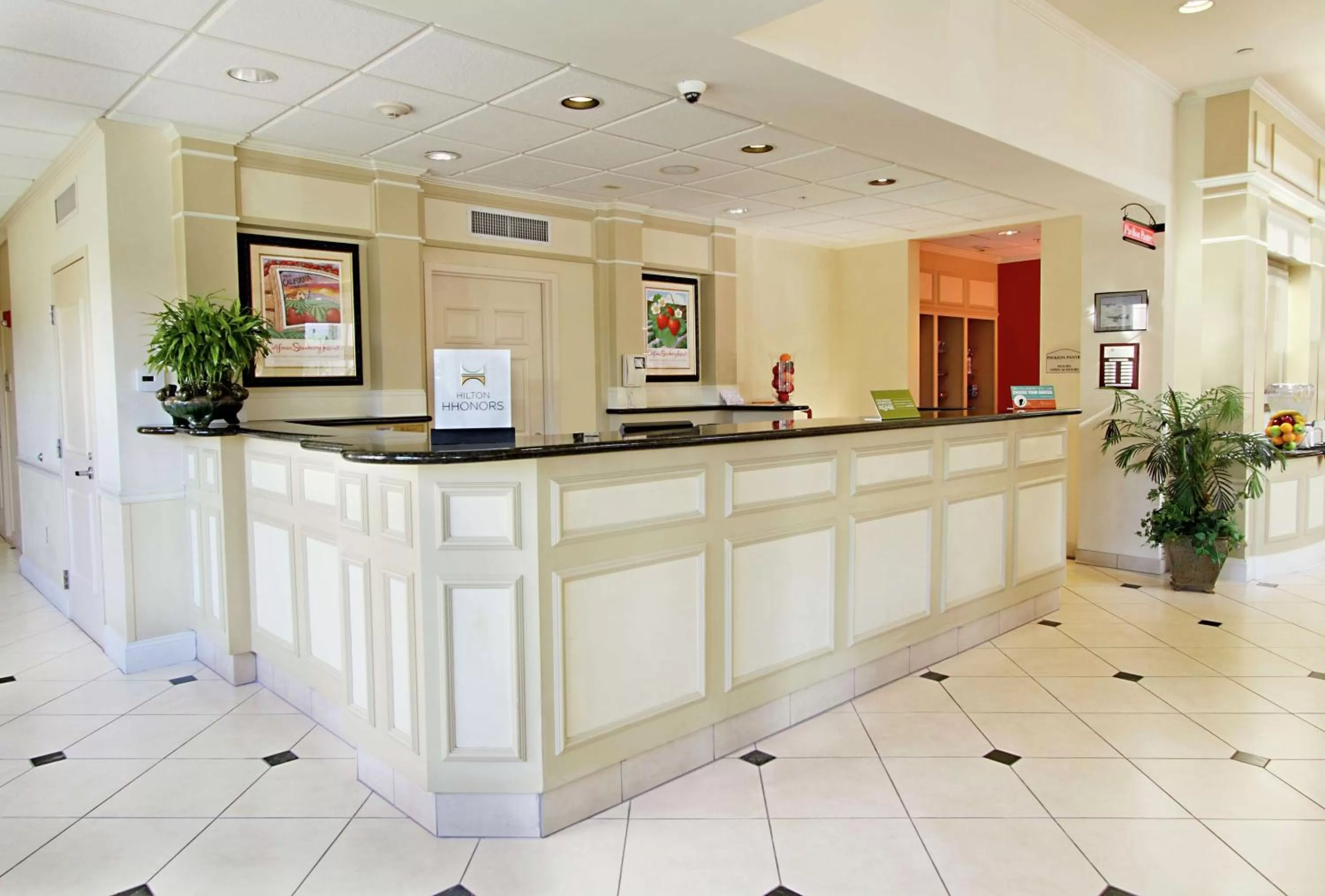 Lobby or reception in Hilton Garden Inn Oxnard/Camarillo