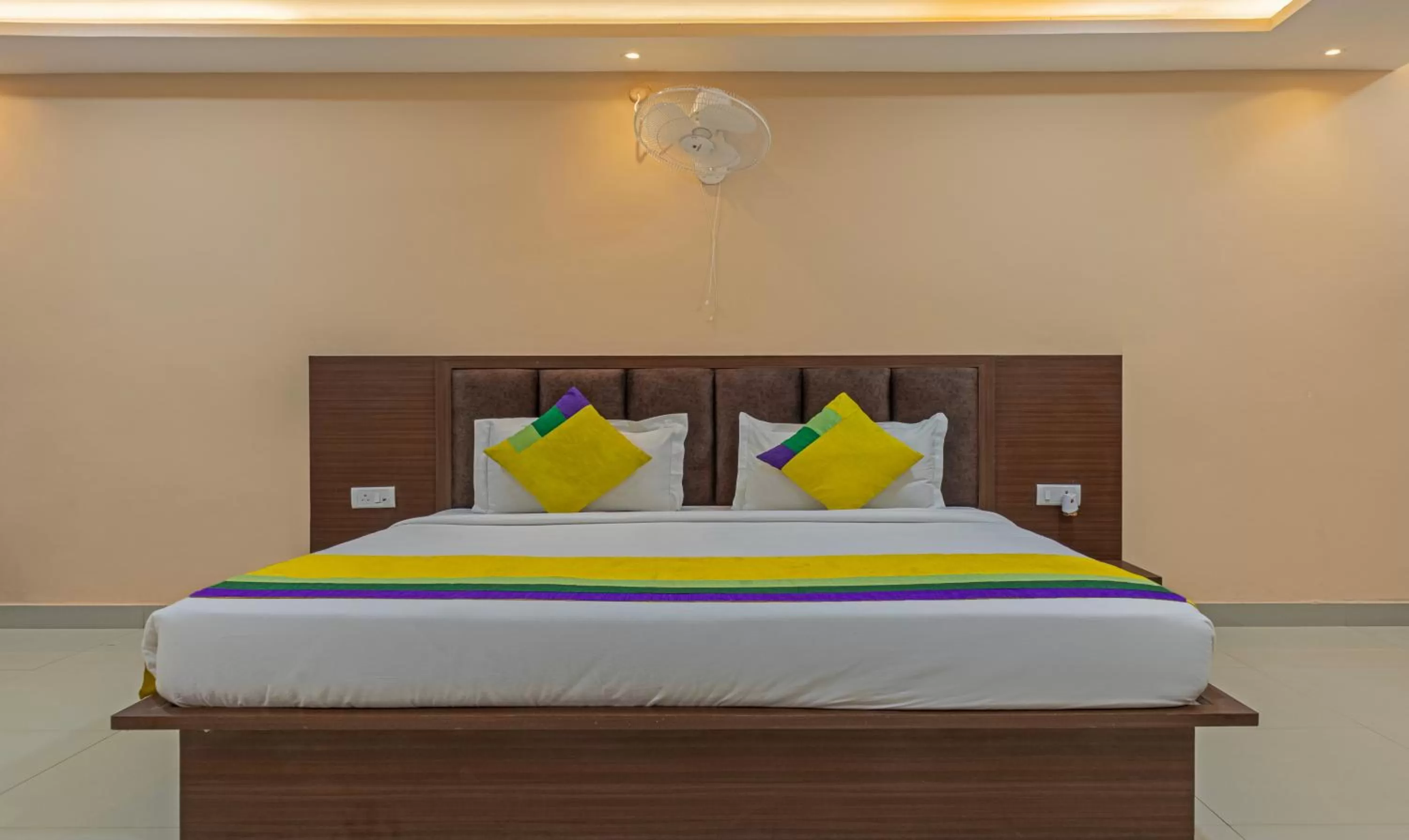 Bed in Itsy Hotels Kashi Grand, BHU