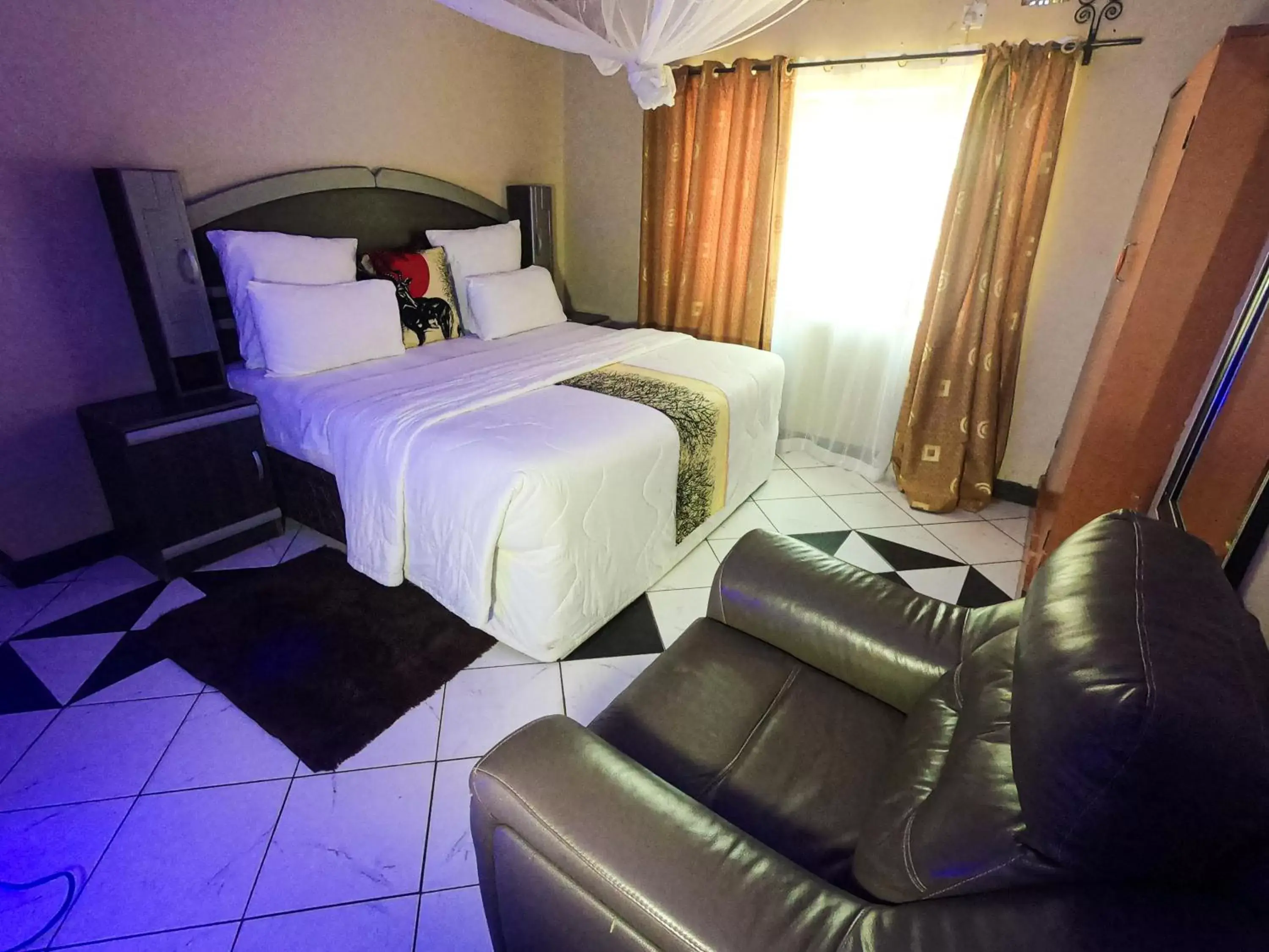 Deluxe Double Room with Shower in Golden Days Lodge Deluxe Double Room with Shower in Golden Days Lodge