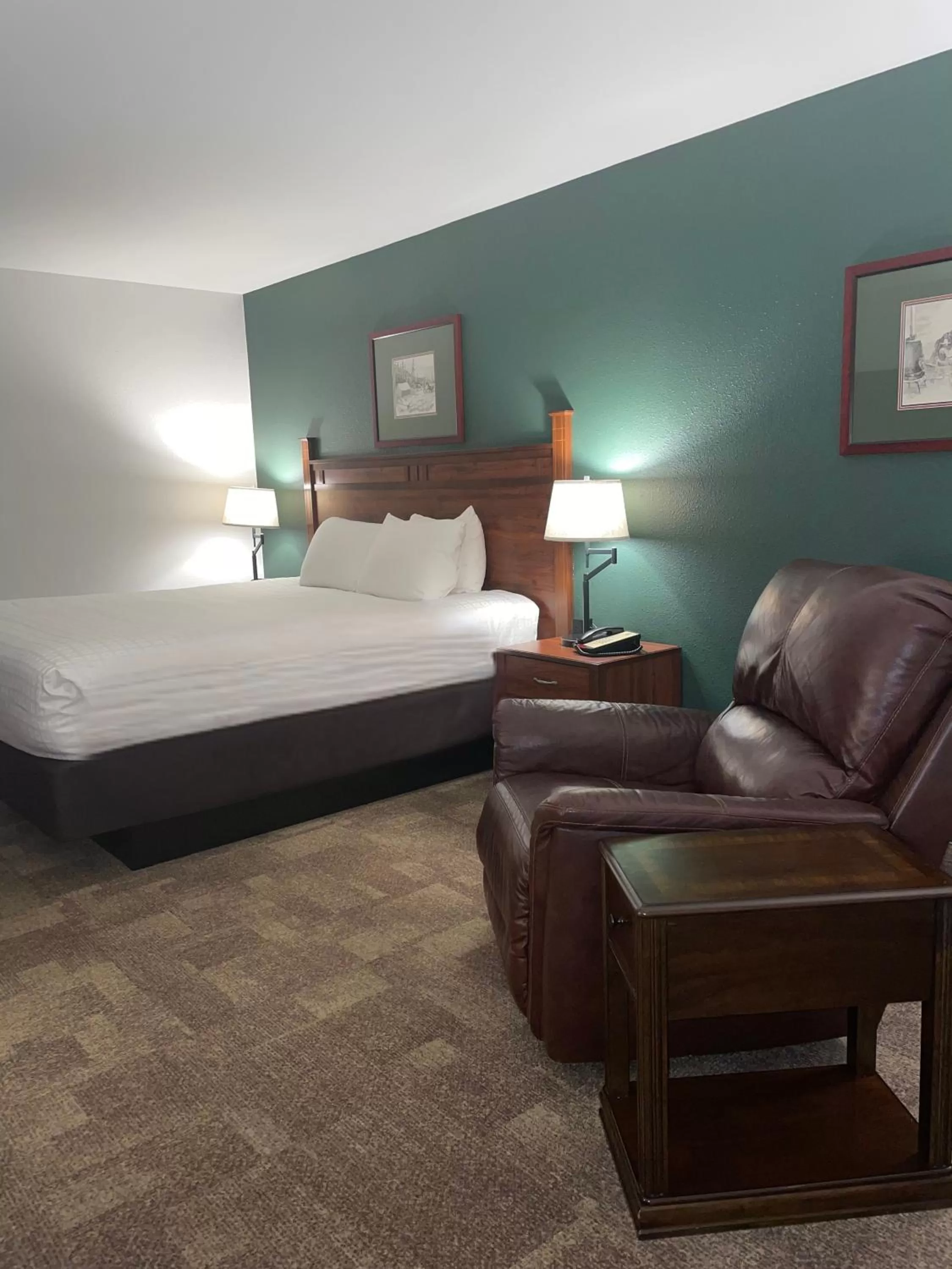 Photo of the whole room, Bed in Boothill Inn and Suites