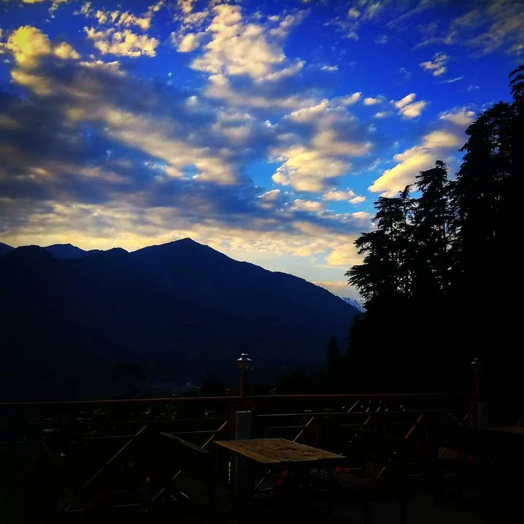 Natural landscape in Soham's Chateau De Naggar - Manali