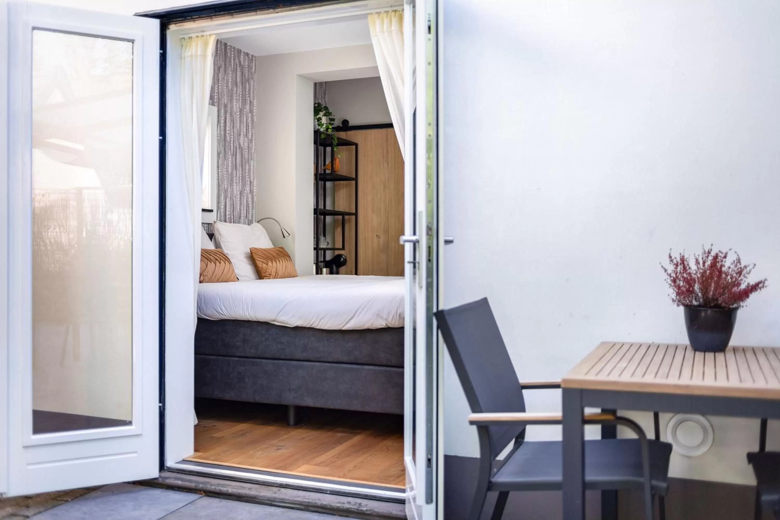 Garden, Bed in B&B De Mansarde