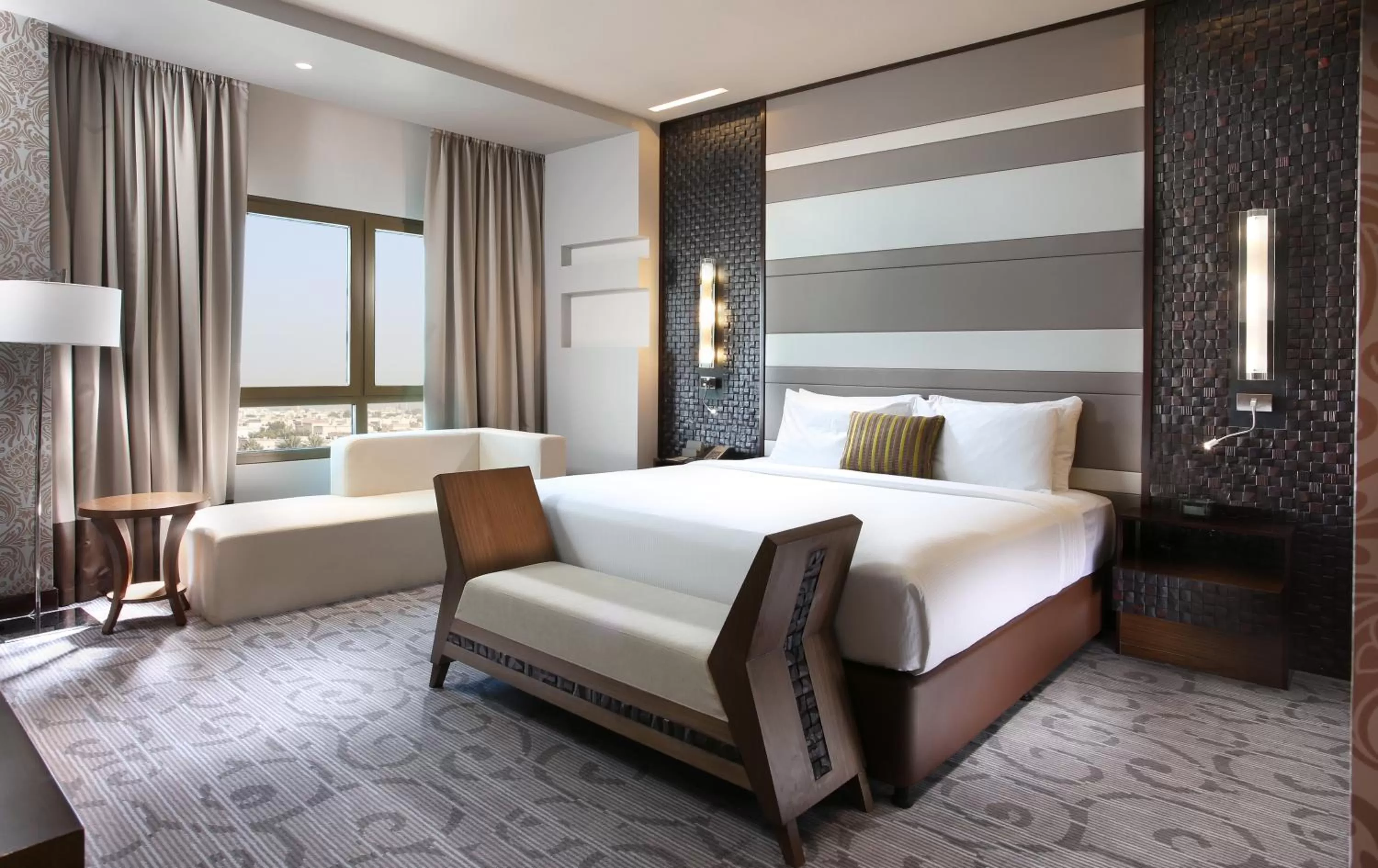 Bedroom, Bed in Metropolitan Hotel Dubai
