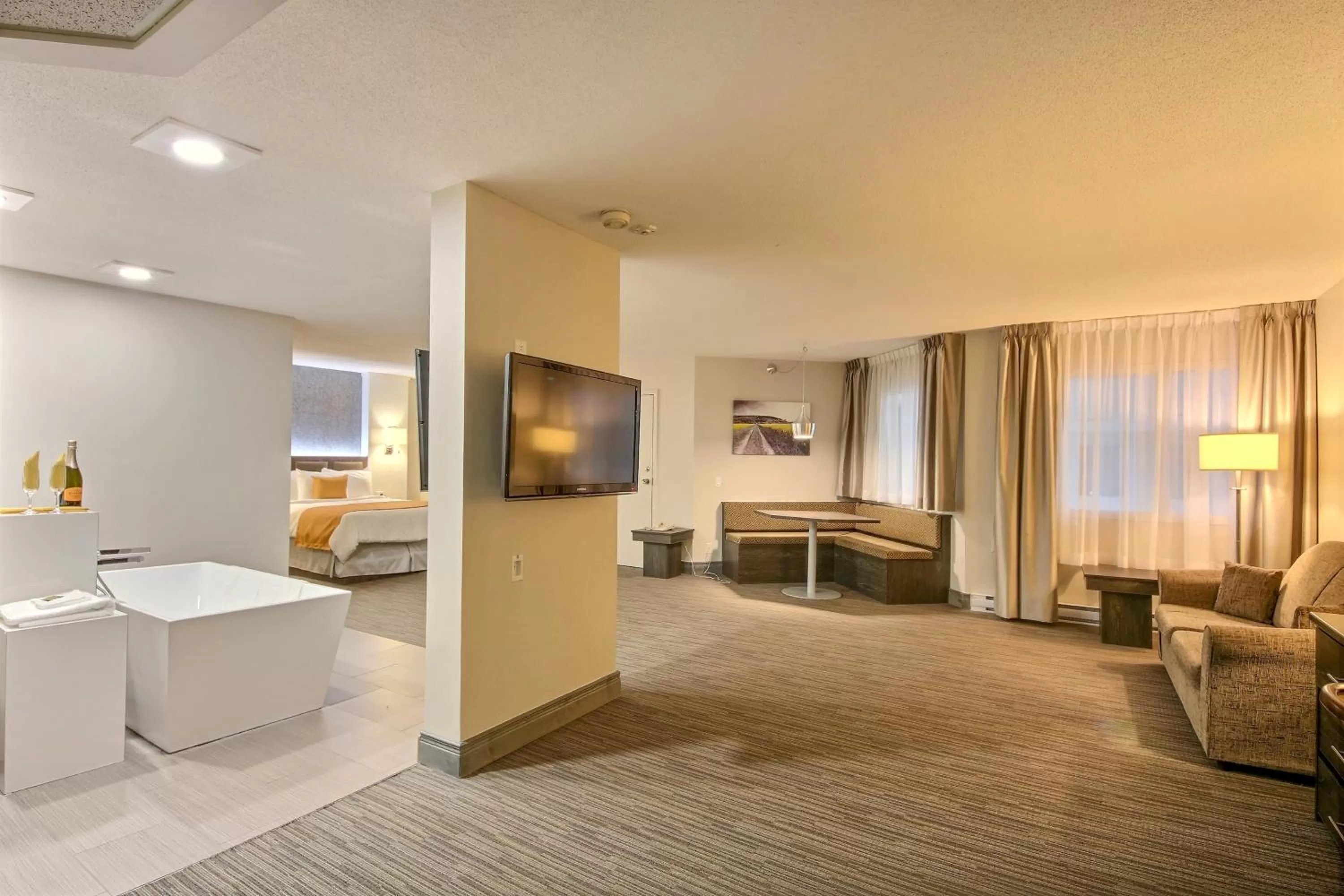 Photo of the whole room, Bed in Chateau Roberval