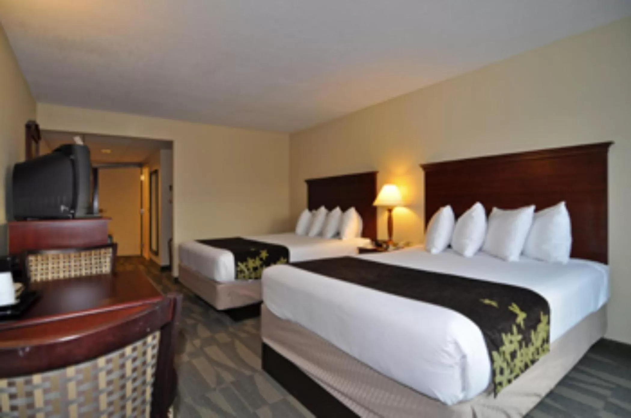 Photo of the whole room, Bed in Gold Leaf Hotel of Dewey